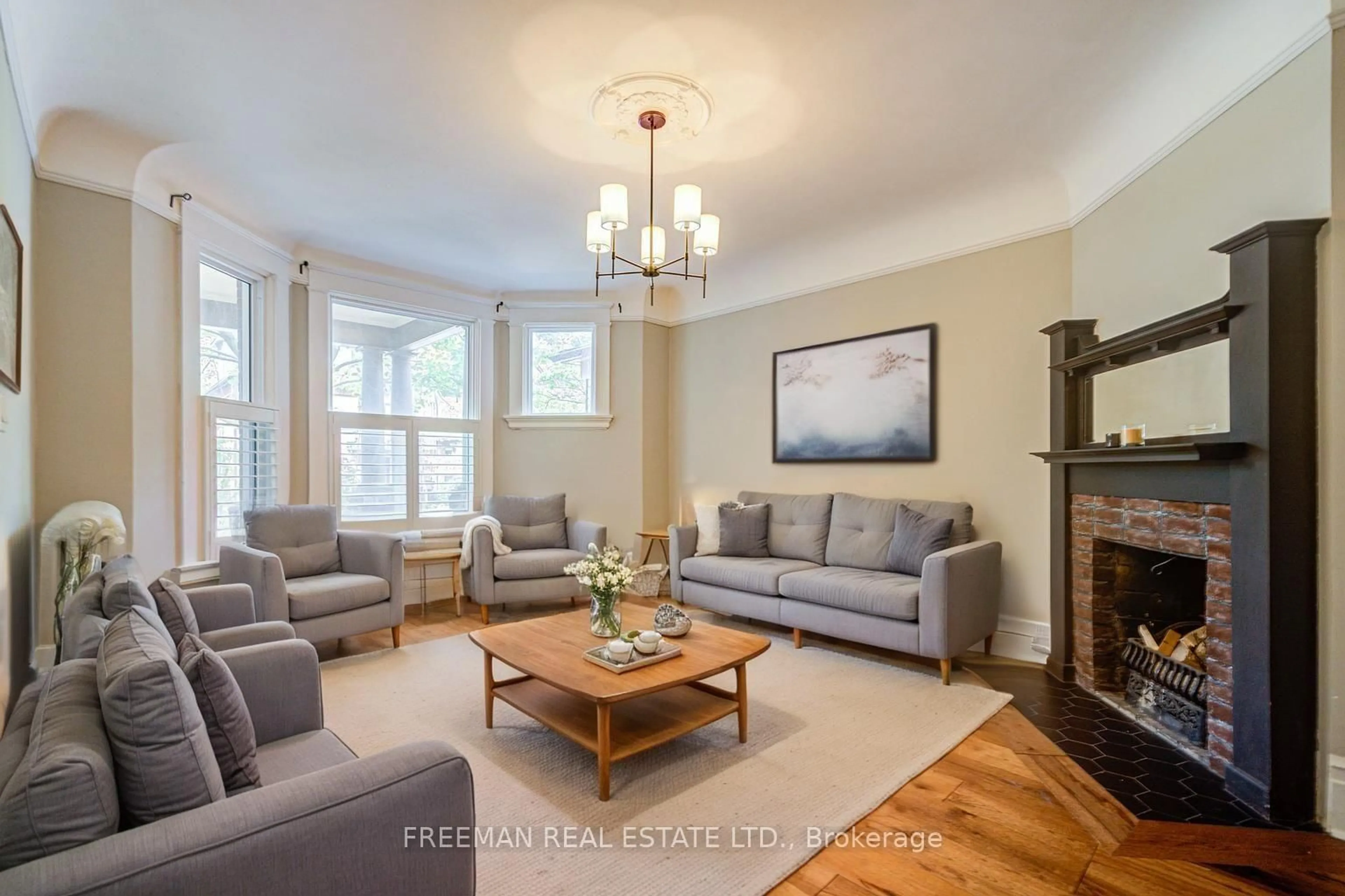 Living room with furniture, unknown for 555 Markham St, Toronto Ontario M6G 2L6