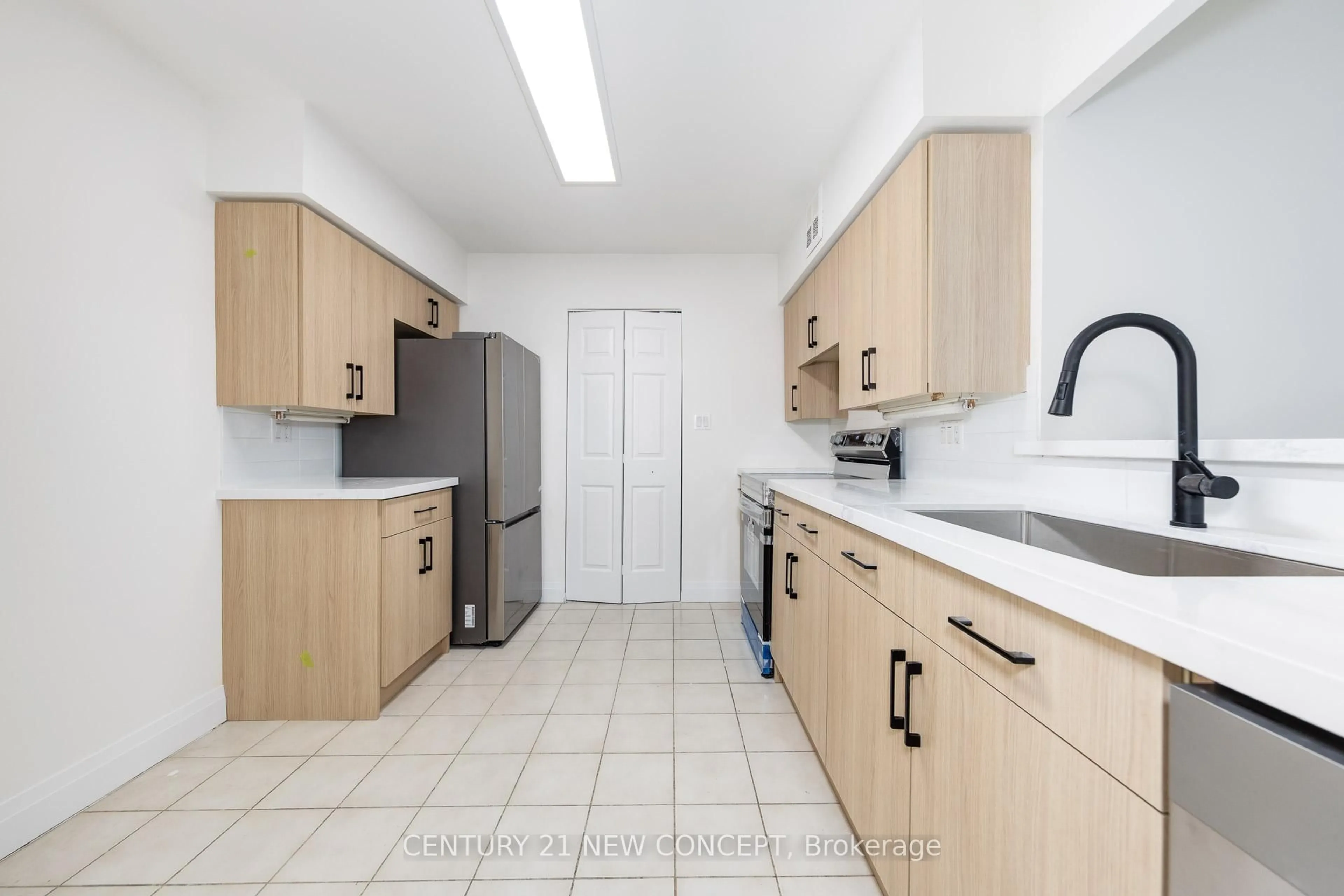 Standard kitchen, unknown for 30 Greenfield Ave #2010, Toronto Ontario M2N 6N3