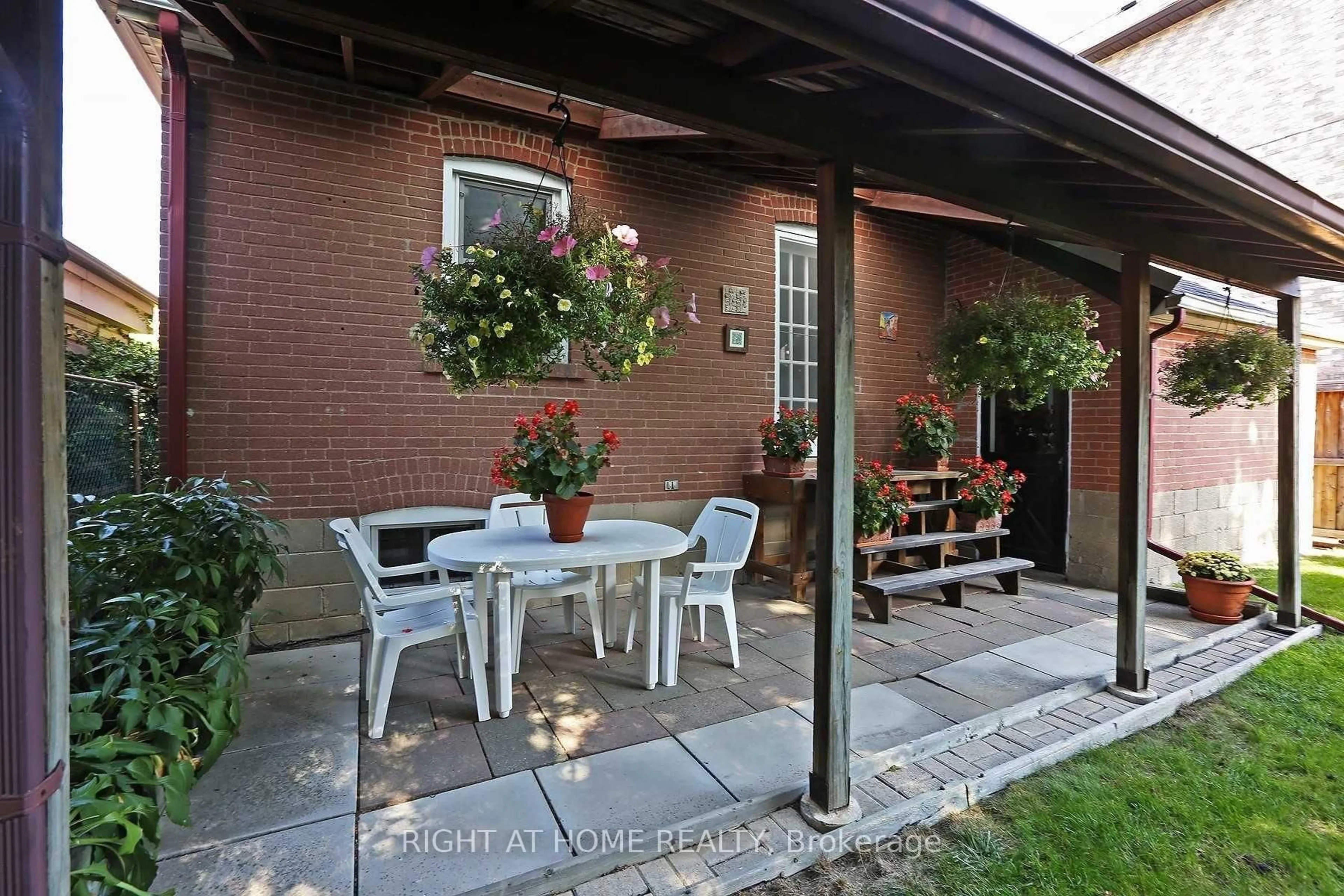 Patio, street for 201 Johnston Ave, Toronto Ontario M2N 1H4