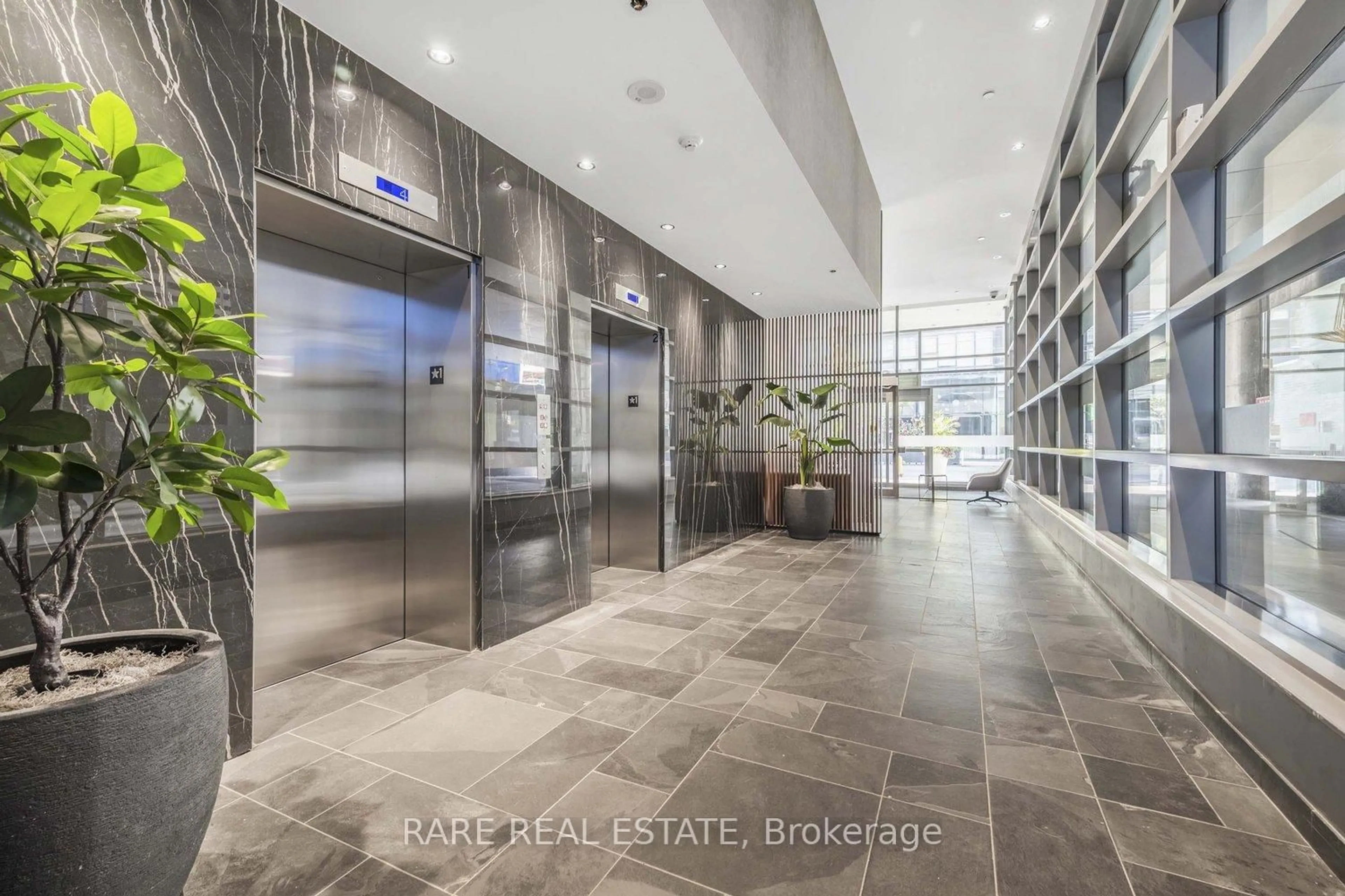 Indoor foyer for 650 King St #701, Toronto Ontario M5V 1M7