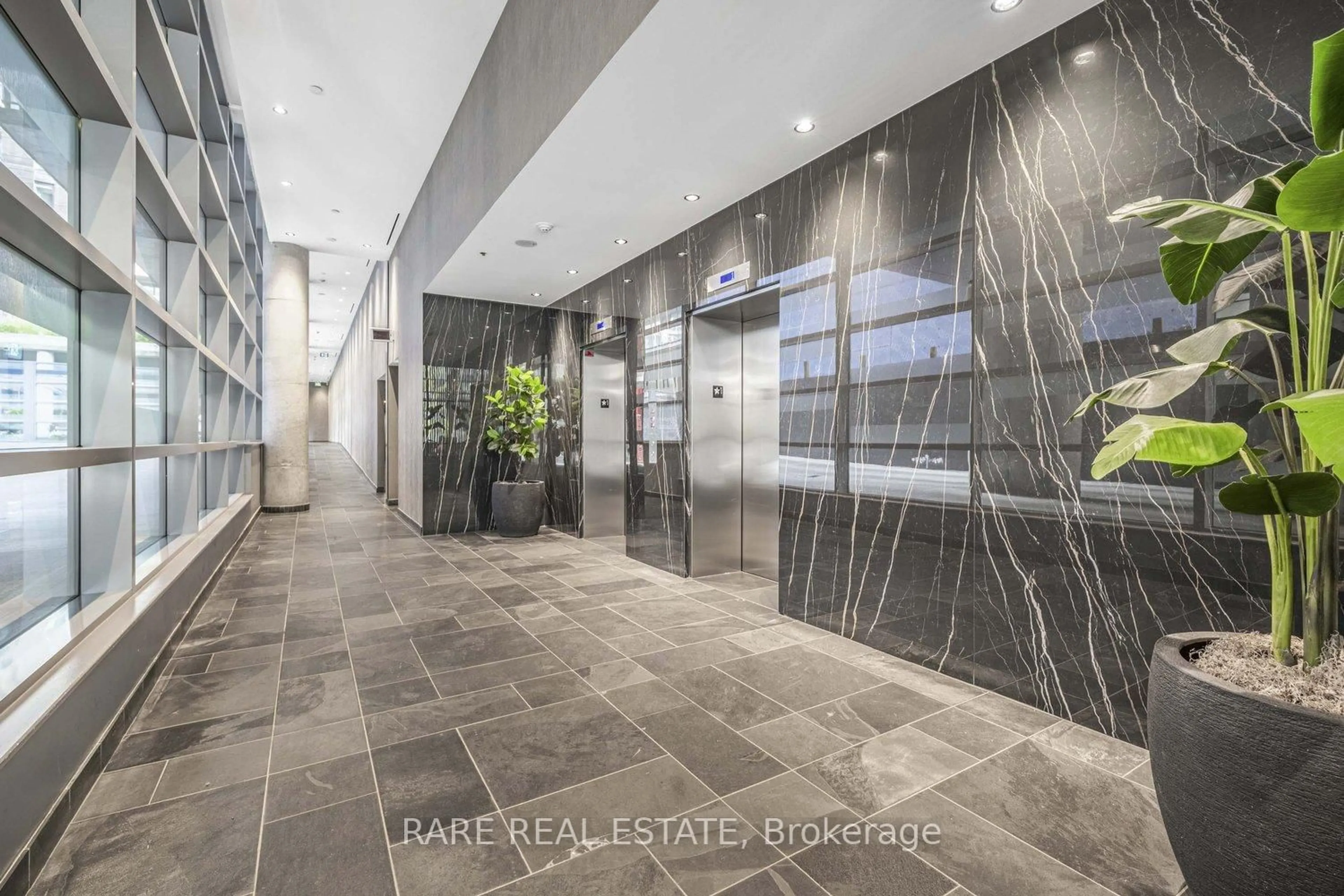 Indoor foyer for 650 King St #701, Toronto Ontario M5V 1M7