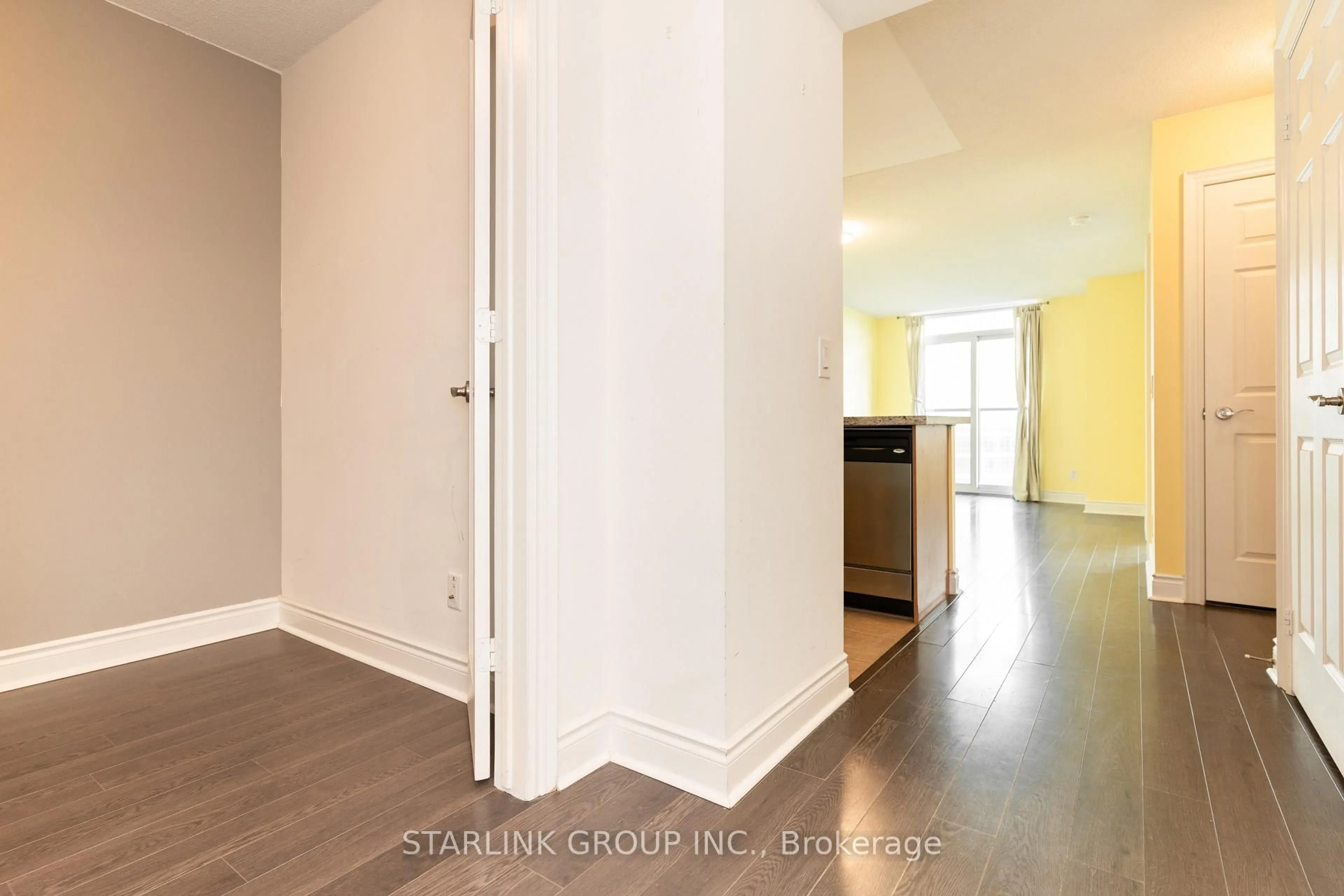 Indoor entryway for 25 Greenview Ave #2224, Toronto Ontario M2M 0A5