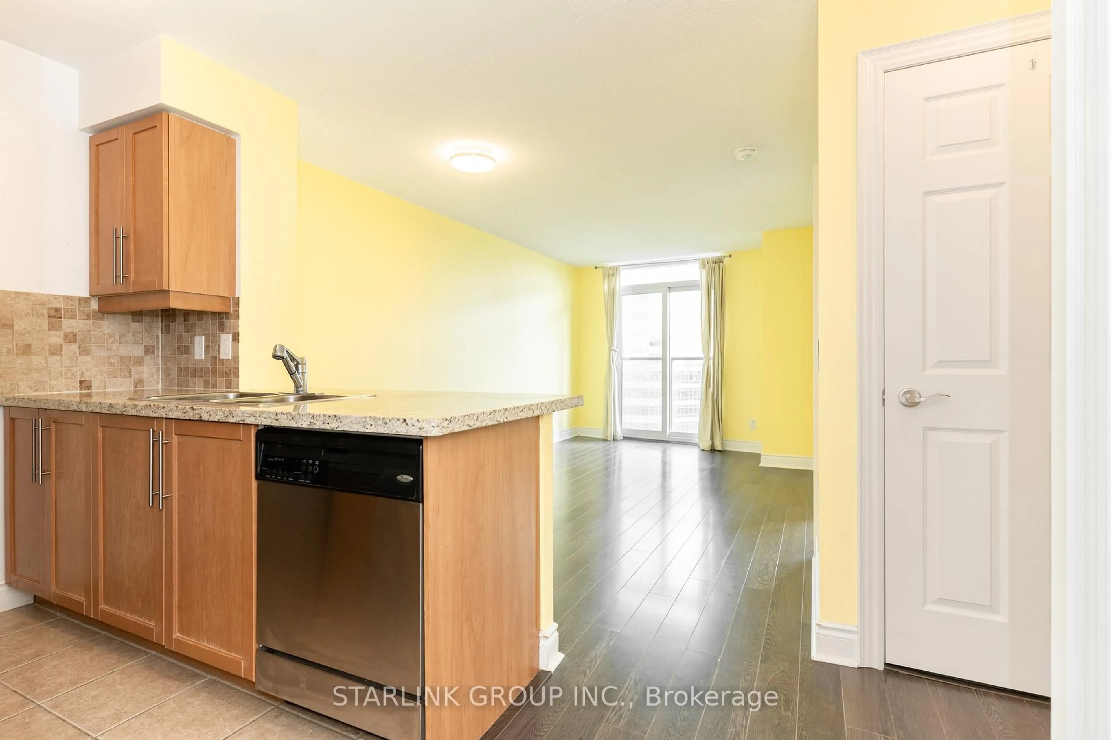 Standard kitchen, unknown for 25 Greenview Ave #2224, Toronto Ontario M2M 0A5