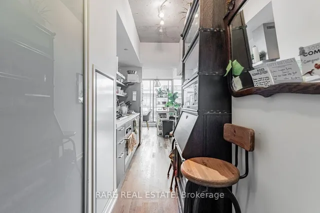 560 King St #1004, Toronto 3