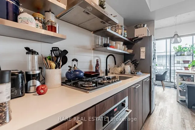 560 King St #1004, Toronto 5