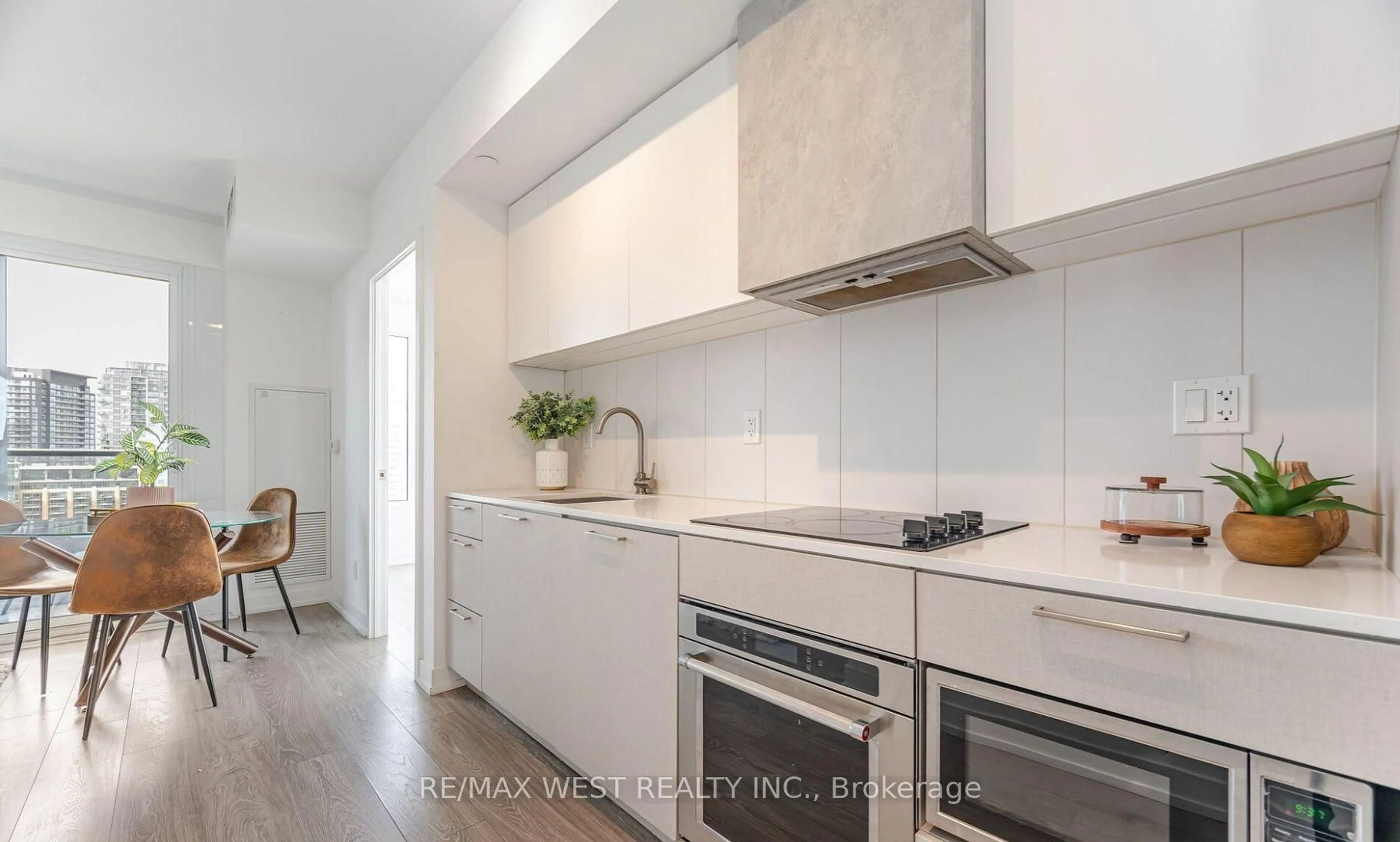 Standard kitchen, unknown for 19 Western Battery Rd #2117, Toronto Ontario M6K 0E3