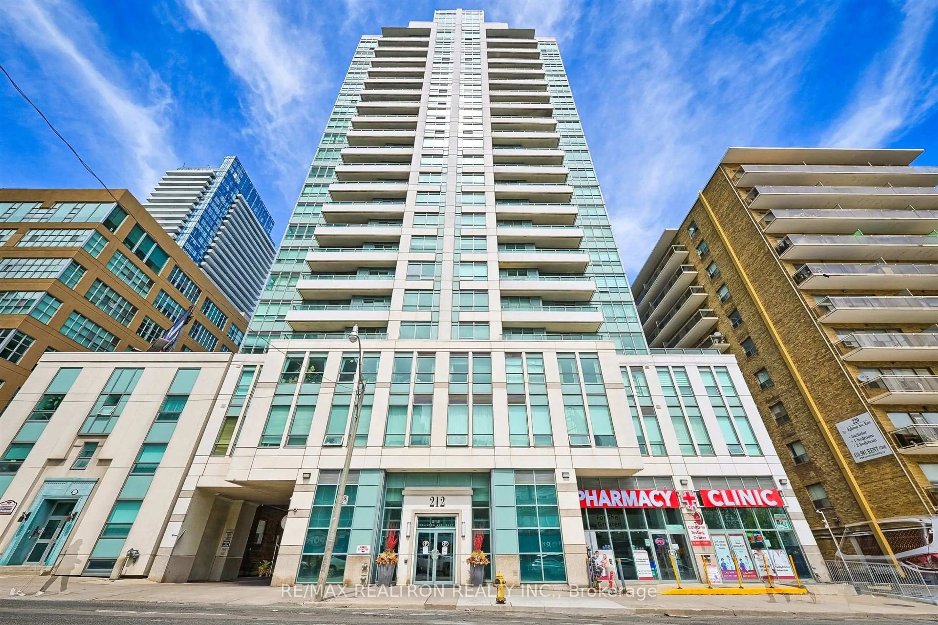 Indoor foyer for 212 Eglinton Ave #803, Toronto Ontario M4P 0A3