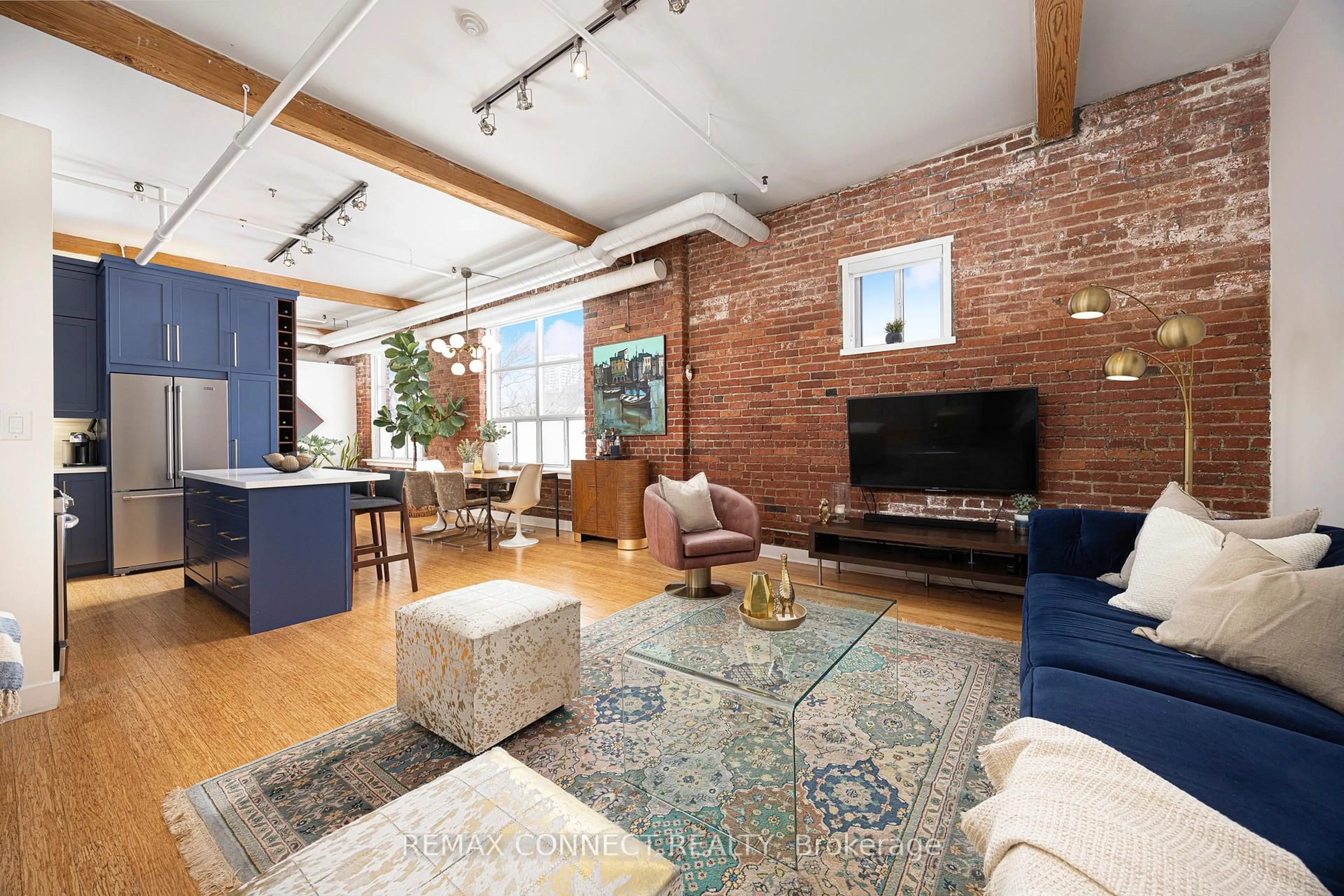 Living room with furniture, unknown for 426 Queen St #302, Toronto Ontario M5A 1T4