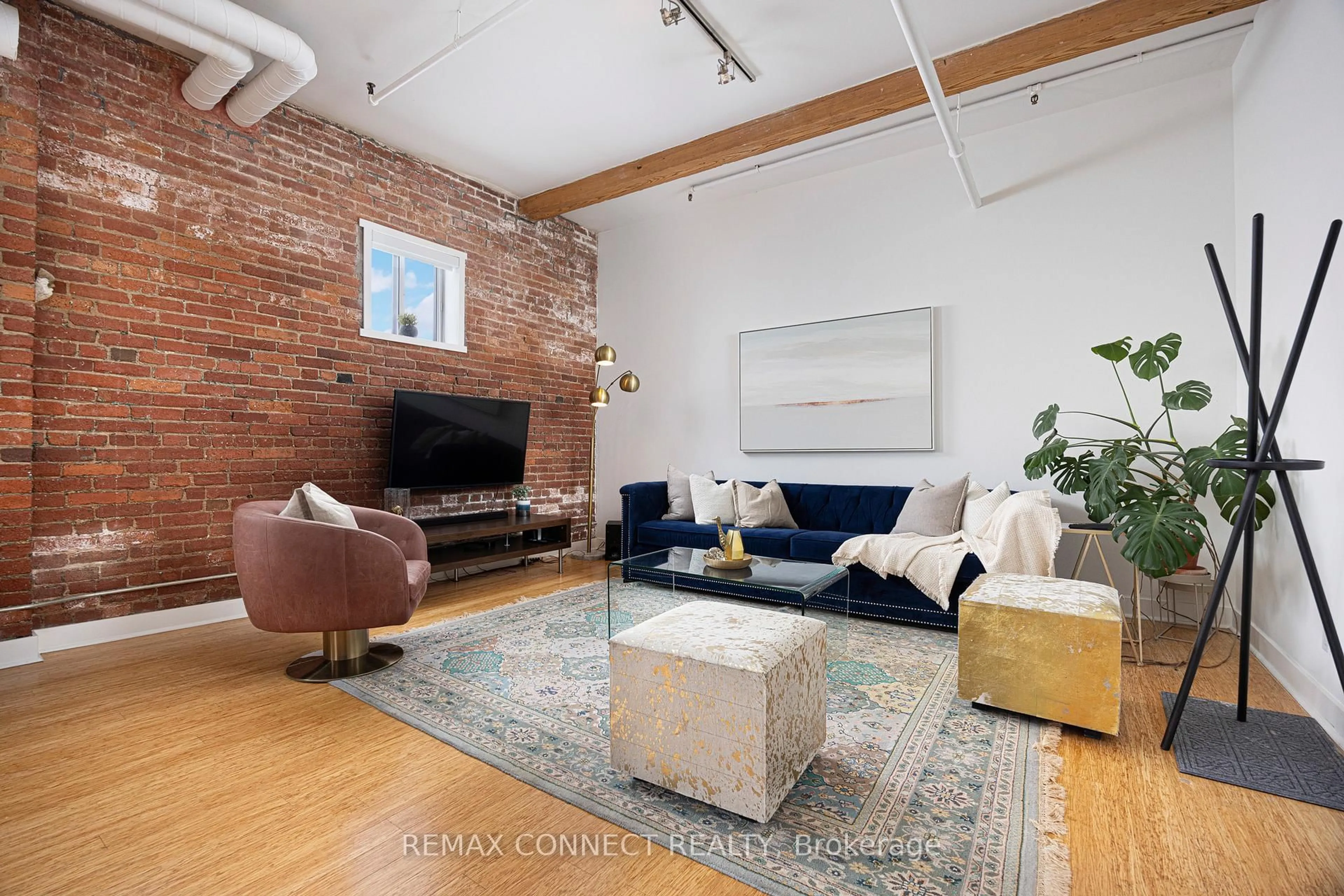 Living room with furniture, unknown for 426 Queen St #302, Toronto Ontario M5A 1T4