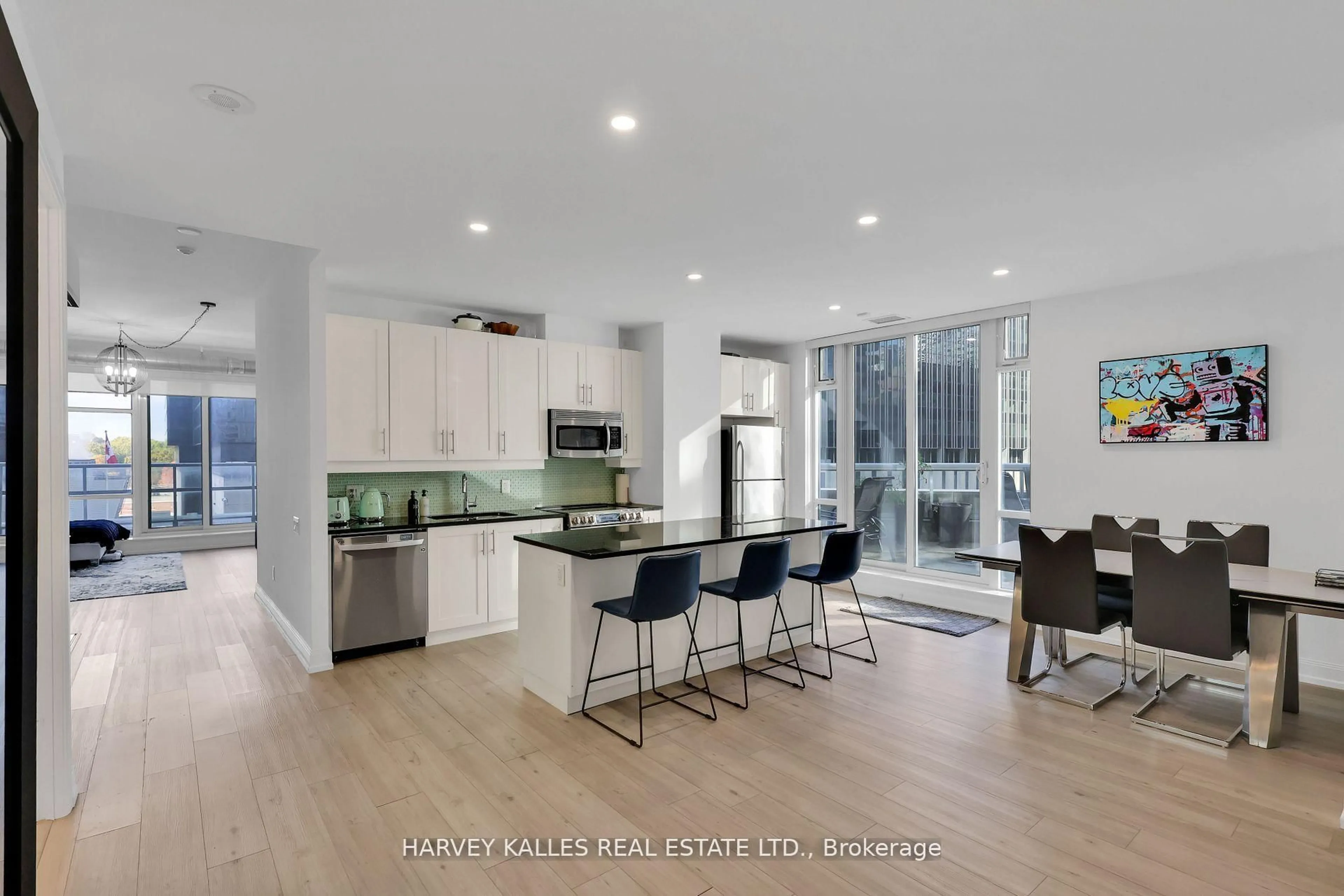 Open concept kitchen, ceramic/tile floor for 2181 Yonge St #510, Toronto Ontario M4S 3H7