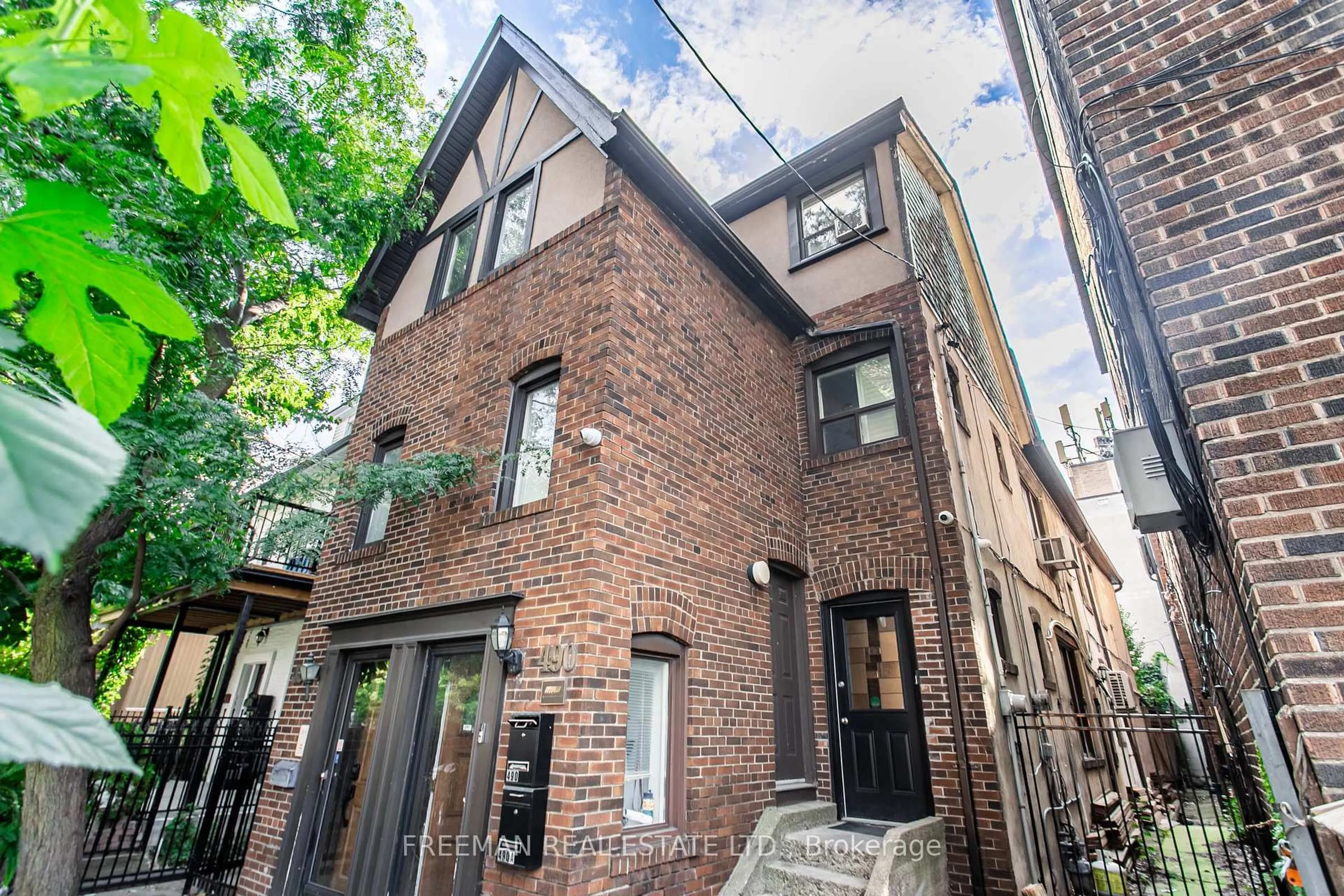 Home with brick exterior material, street for 490 Montrose Ave, Toronto Ontario M6G 3H1