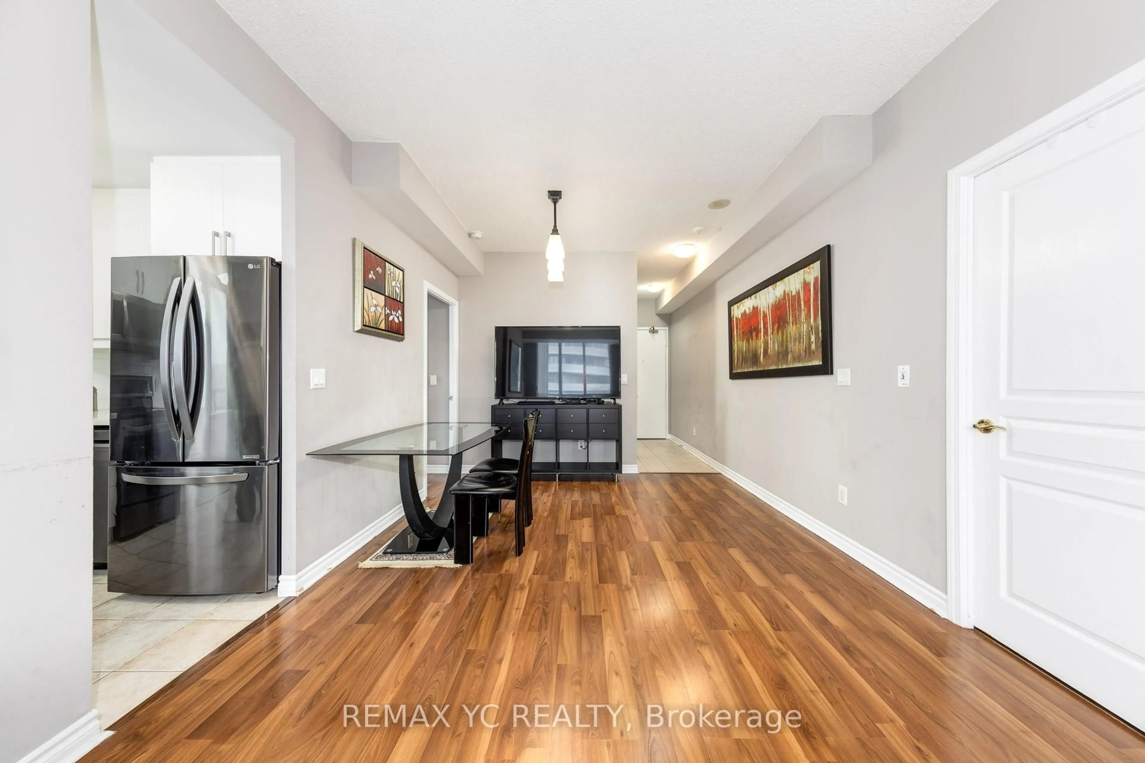 Indoor entryway for 28 Byng Ave #802, Toronto Ontario M2N 7H4