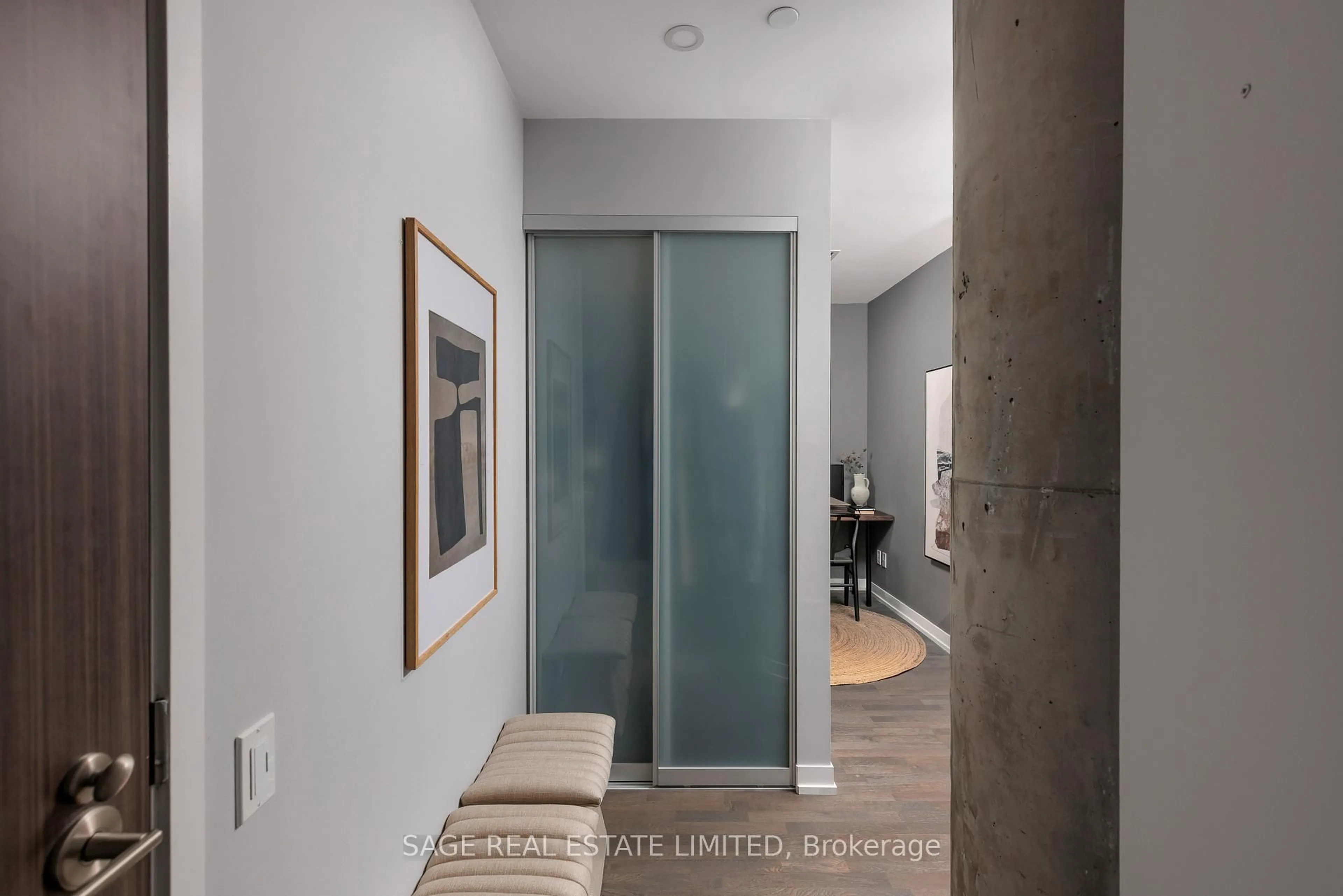 Indoor entryway for 560 King St #1008, Toronto Ontario M5V 0L5