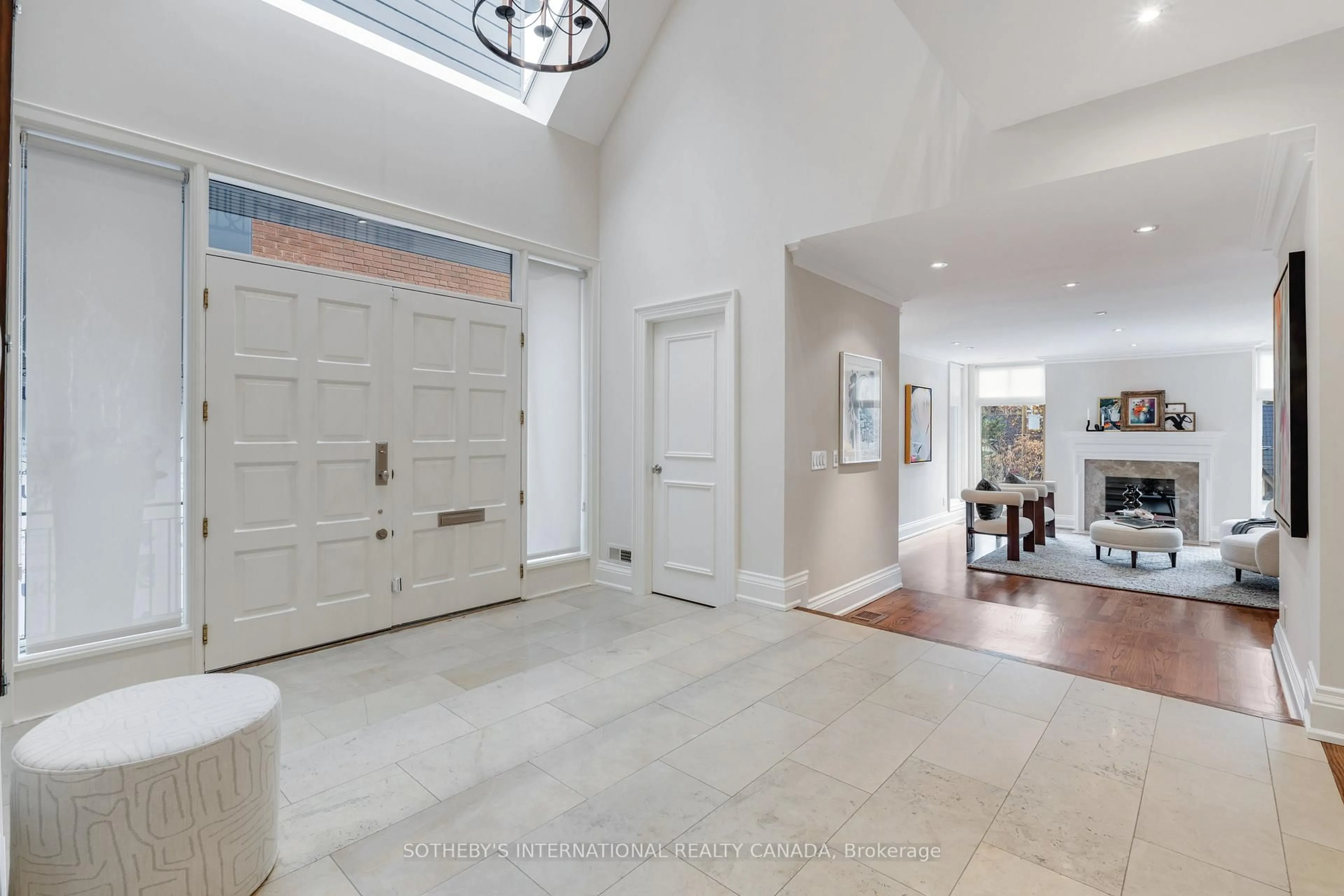 Indoor entryway for 103 Russell Hill Rd, Toronto Ontario M4V 2S9