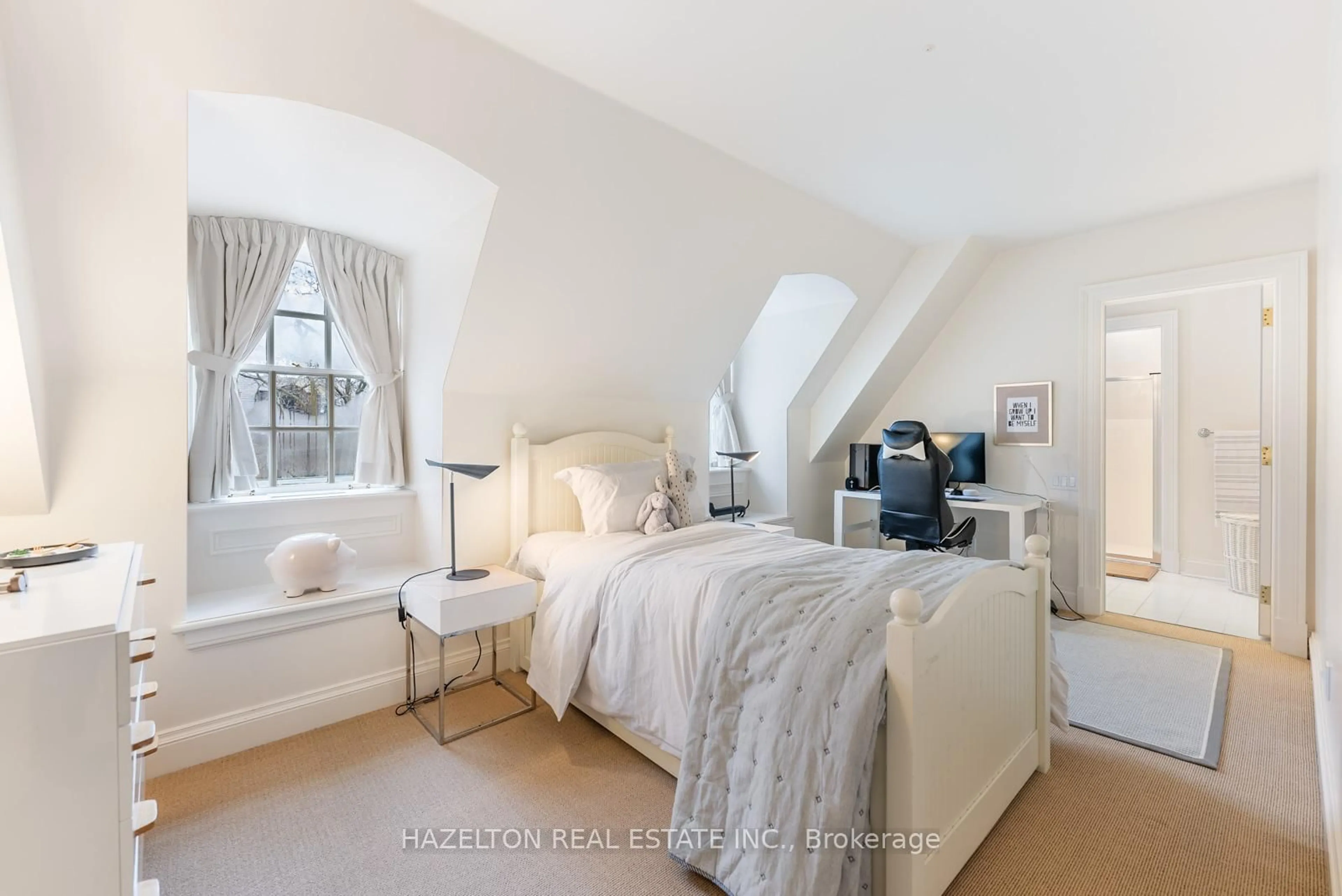 A pic of a room for 52 Rosedale Rd, Toronto Ontario M4W 2P6