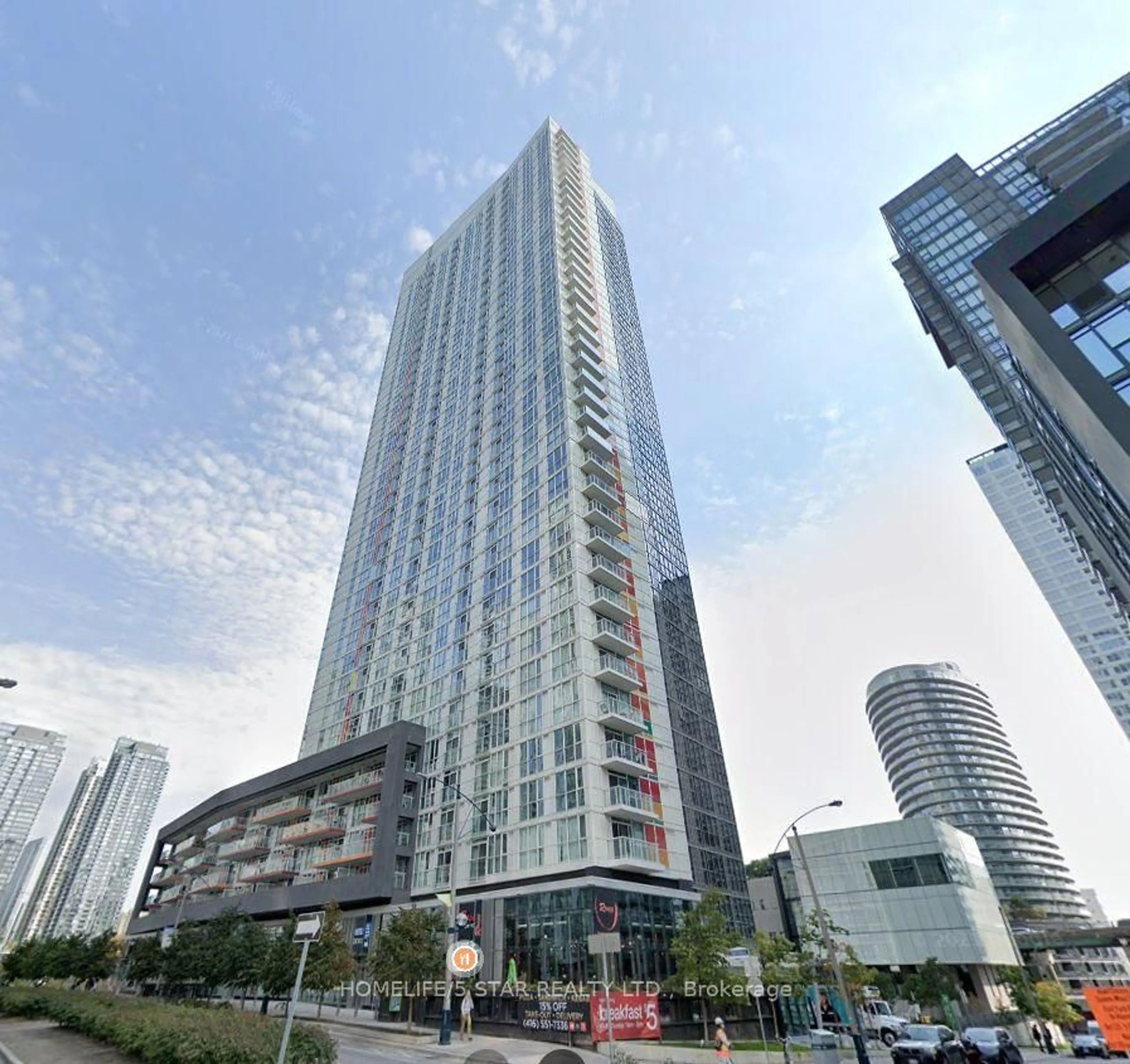 Indoor foyer for 85 Queens Wharf Rd #619, Toronto Ontario M5V 0J9