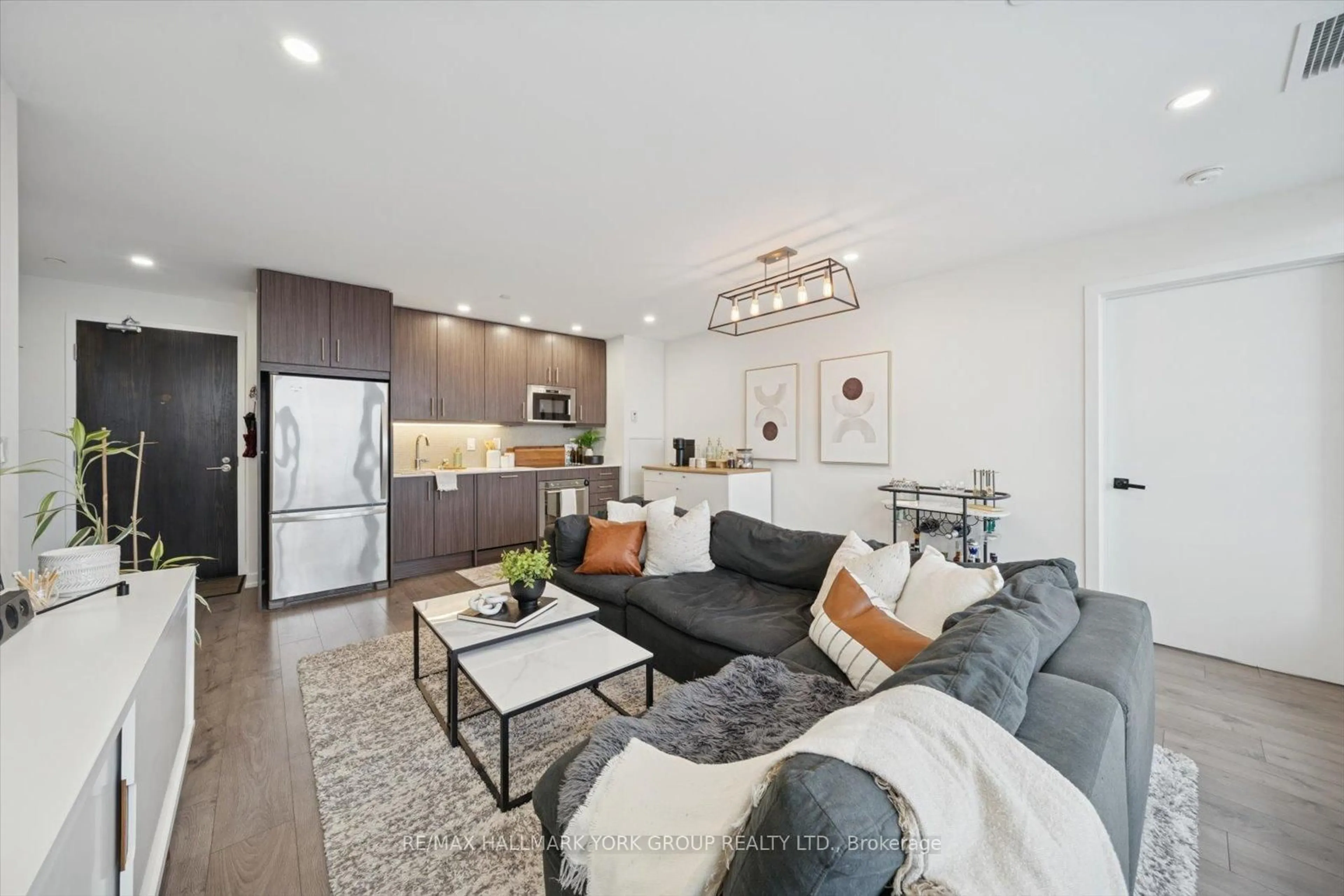 Open concept kitchen, unknown for 297 College St #1607, Toronto Ontario M5T 0C2