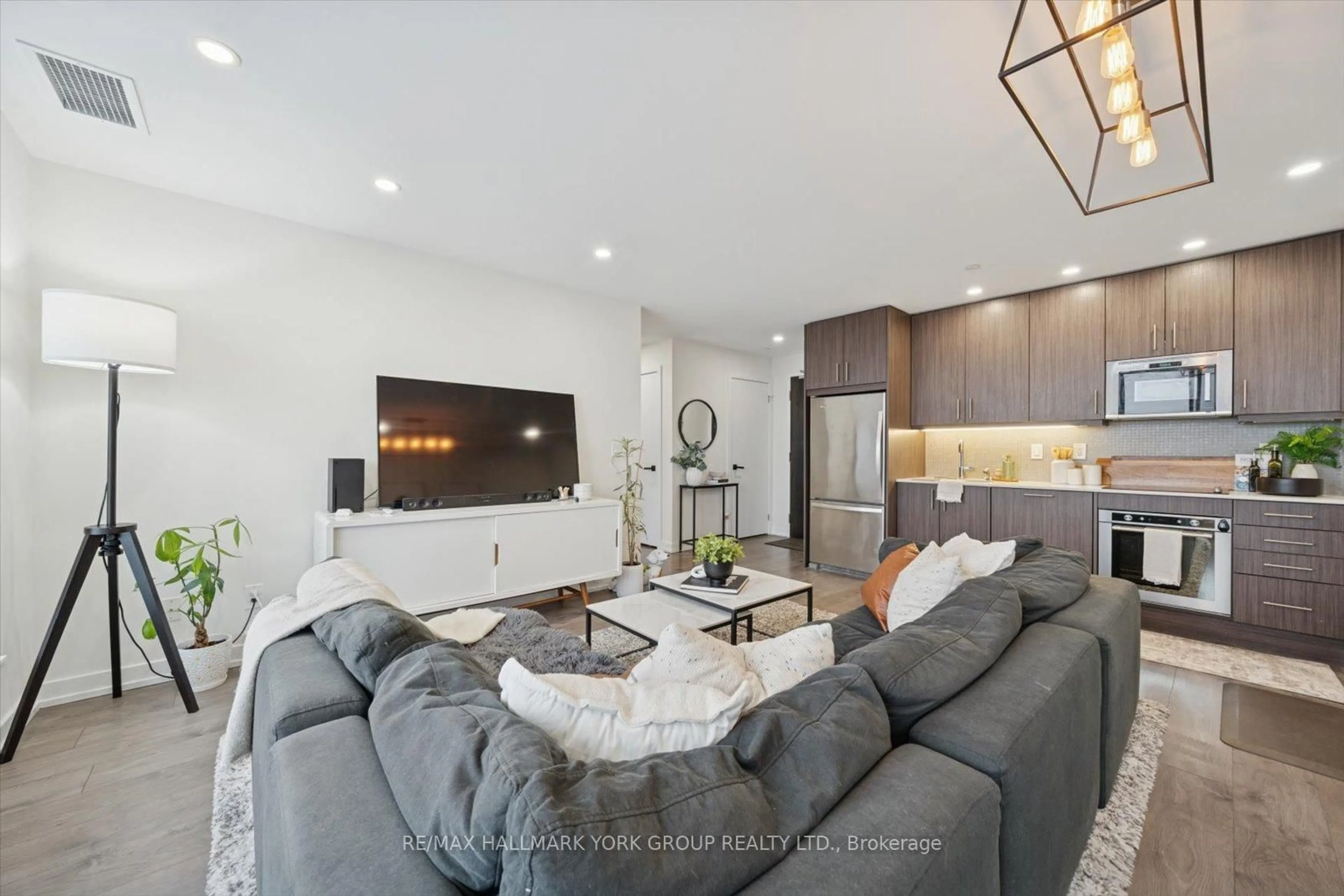 Living room with furniture, unknown for 297 College St #1607, Toronto Ontario M5T 0C2