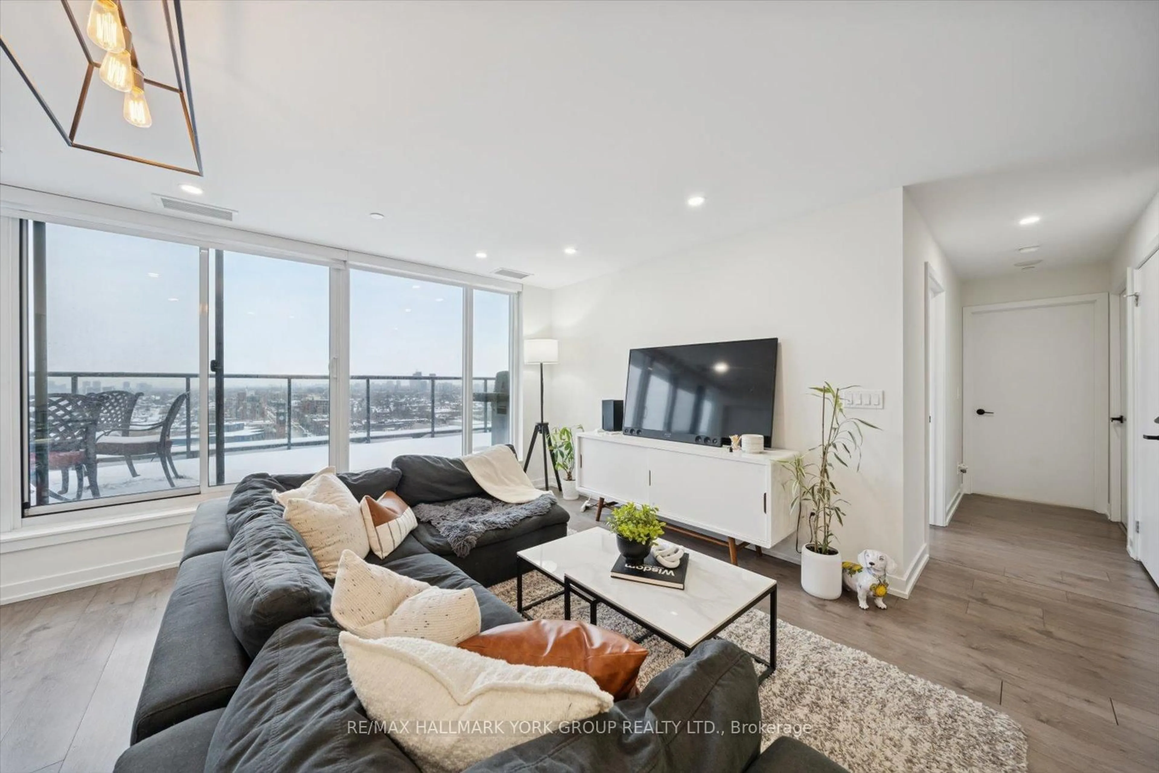 Living room with furniture, unknown for 297 College St #1607, Toronto Ontario M5T 0C2