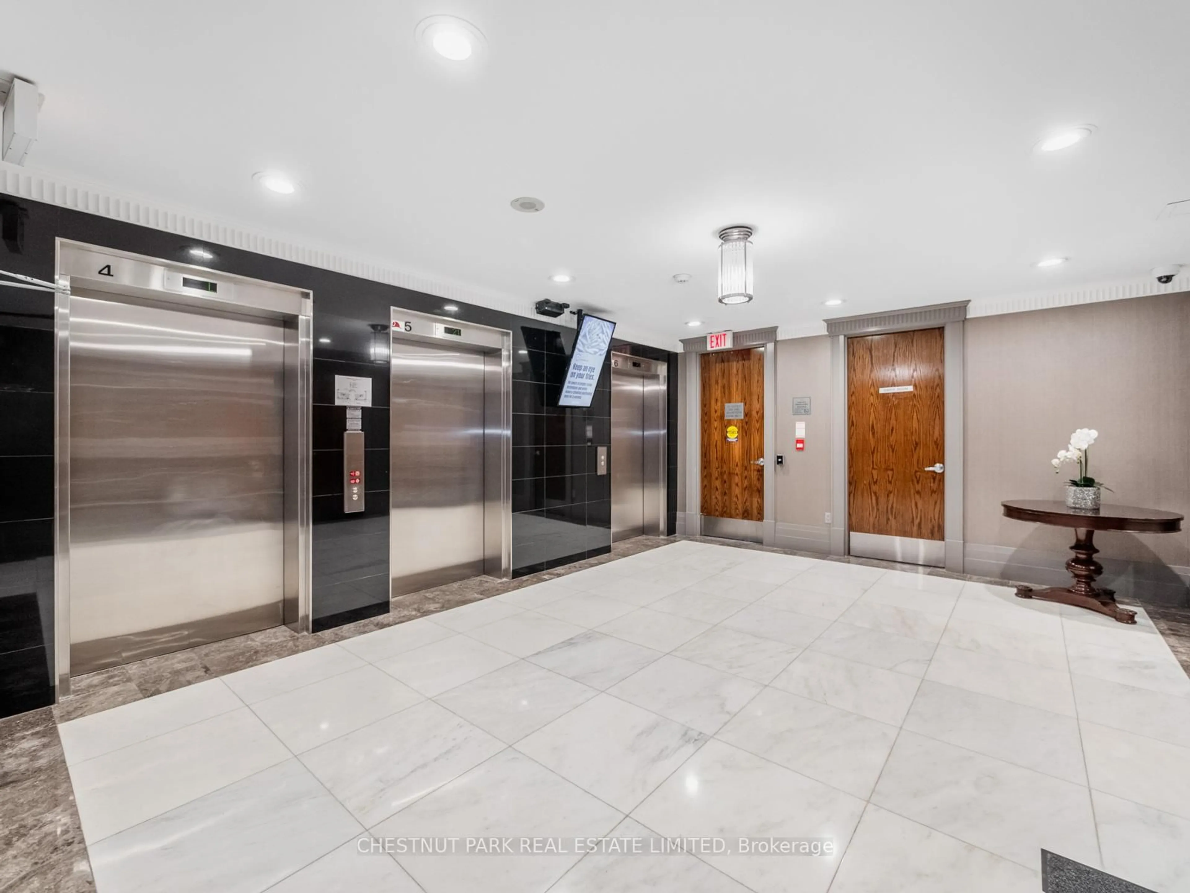 Indoor foyer for 1 Rean Dr #2503, Toronto Ontario M2K 3C1