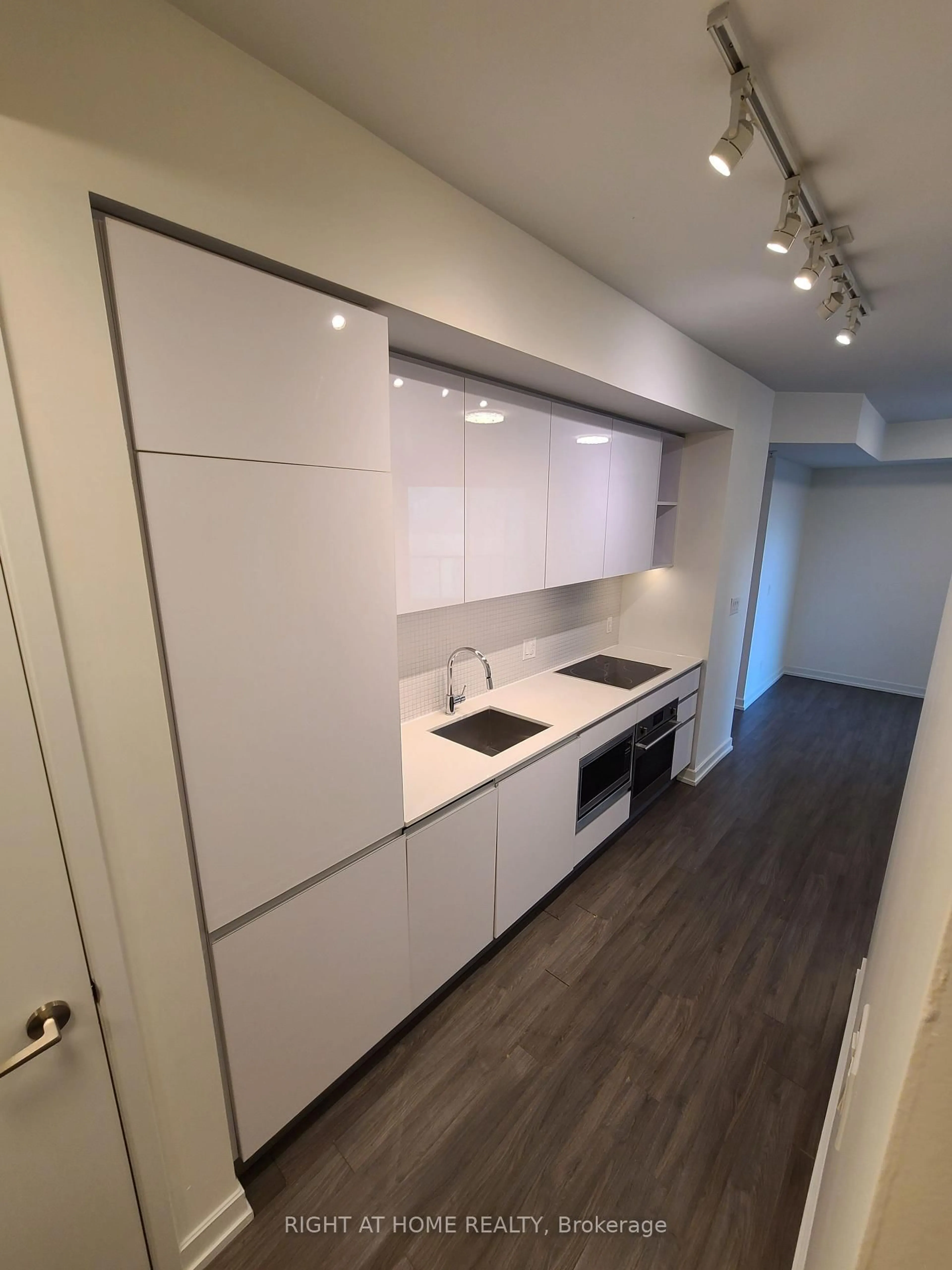 Standard kitchen, unknown for 377 Madison Ave #425, Toronto Ontario M4V 3E1