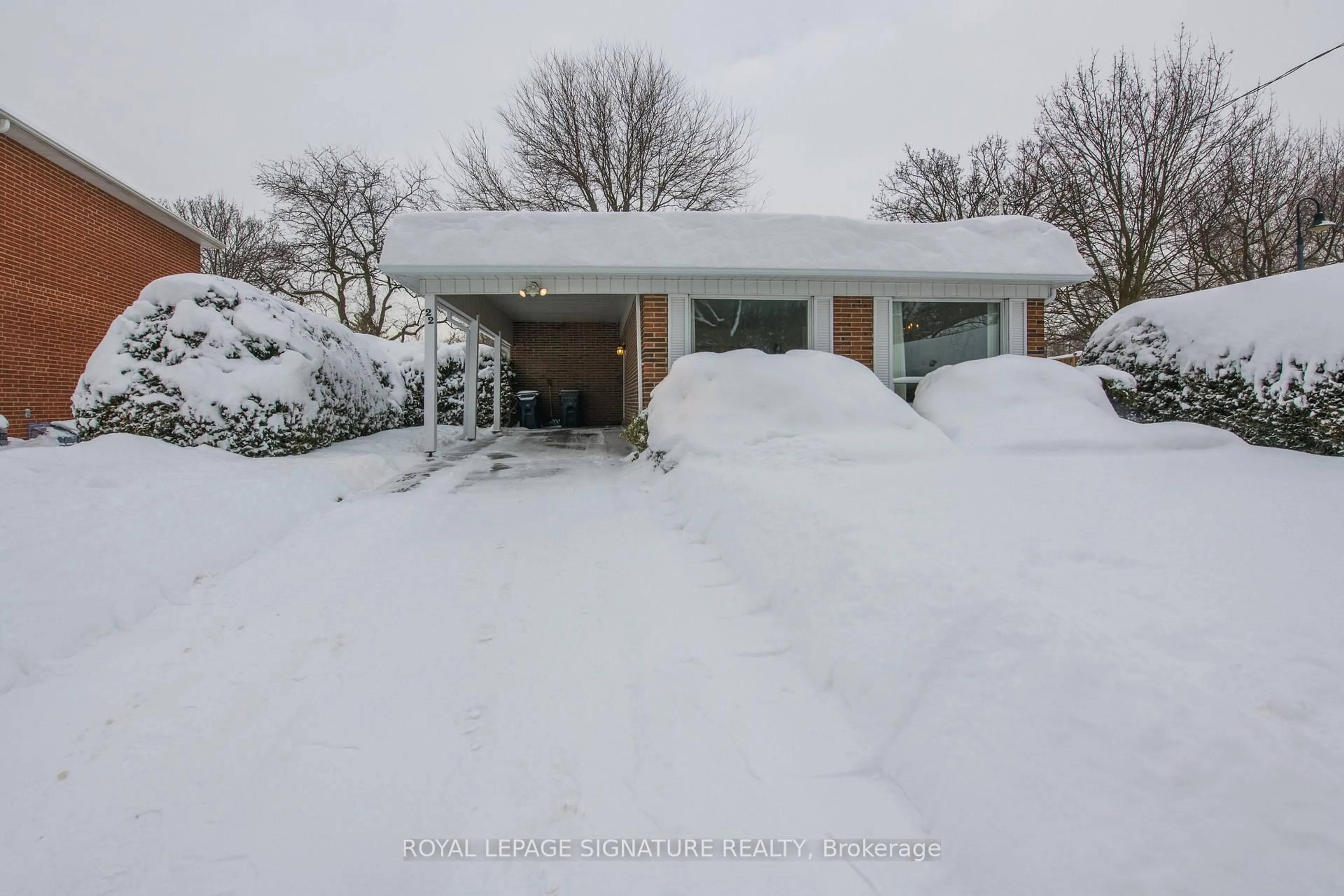 A pic from outside/outdoor area/front of a property/back of a property/a pic from drone, street for 22 Bellbury Cres, Toronto Ontario M2J 2J8