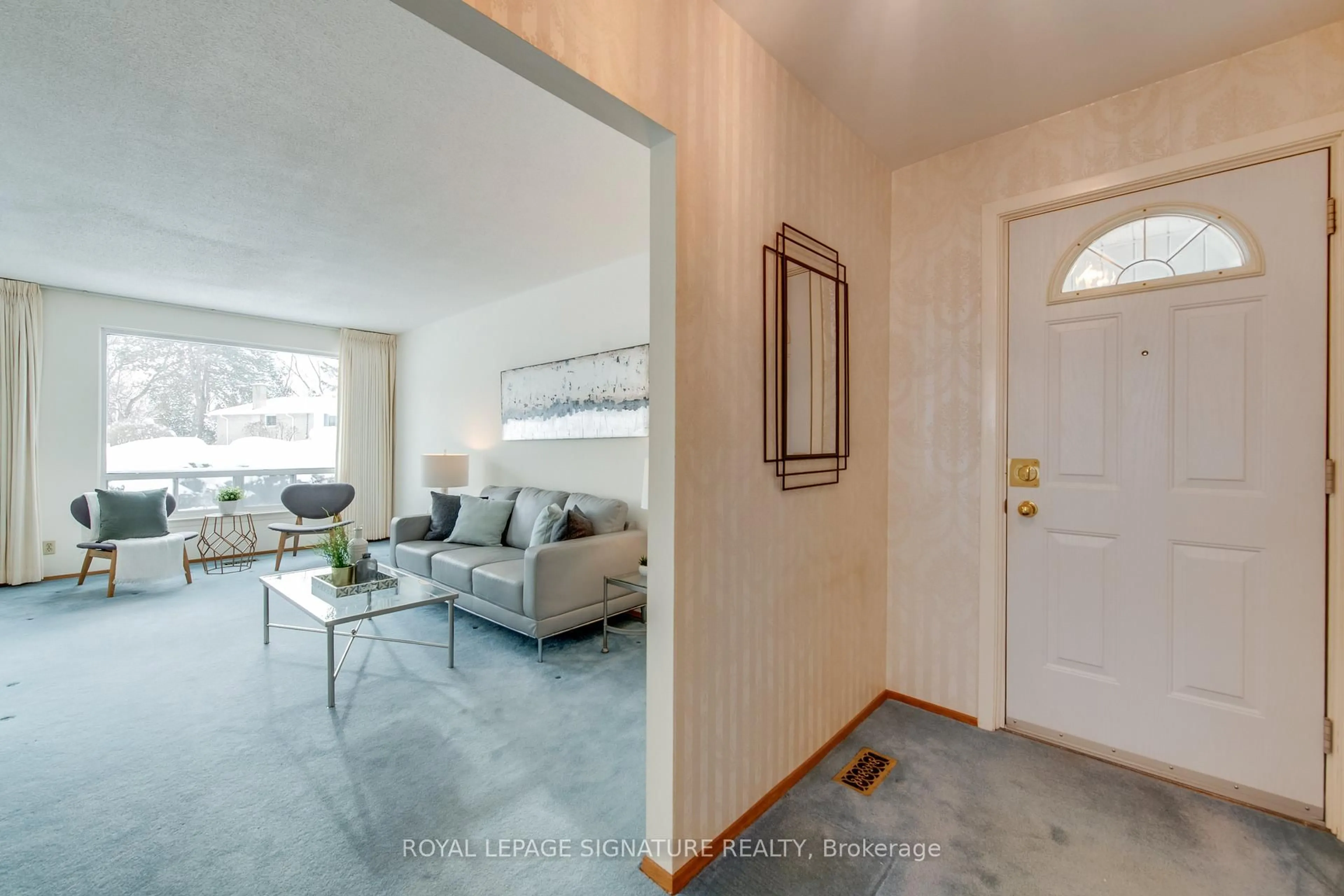 Indoor entryway for 22 Bellbury Cres, Toronto Ontario M2J 2J8