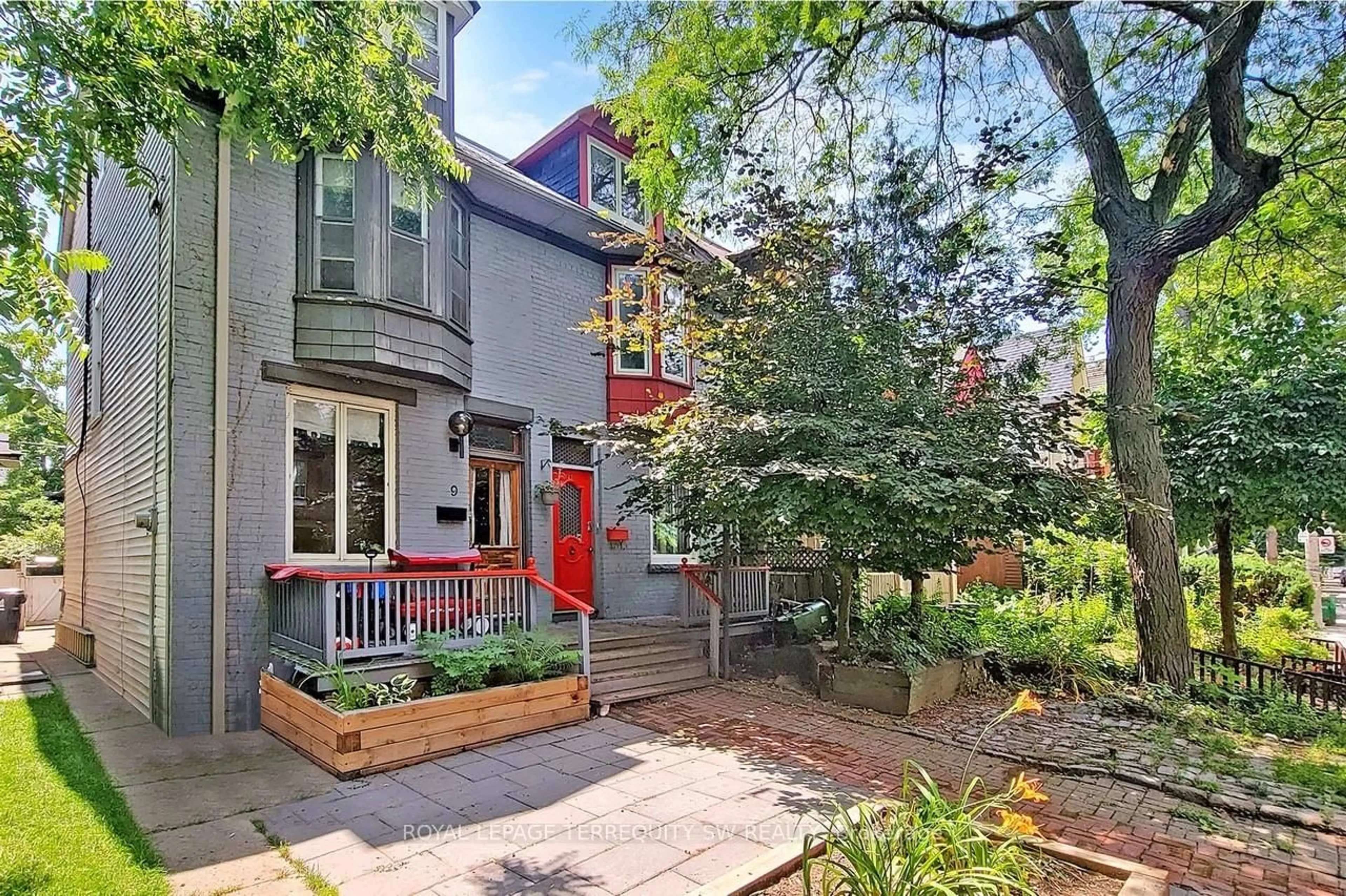 Unknown for 11 Olive Ave, Toronto Ontario M6G 1T7