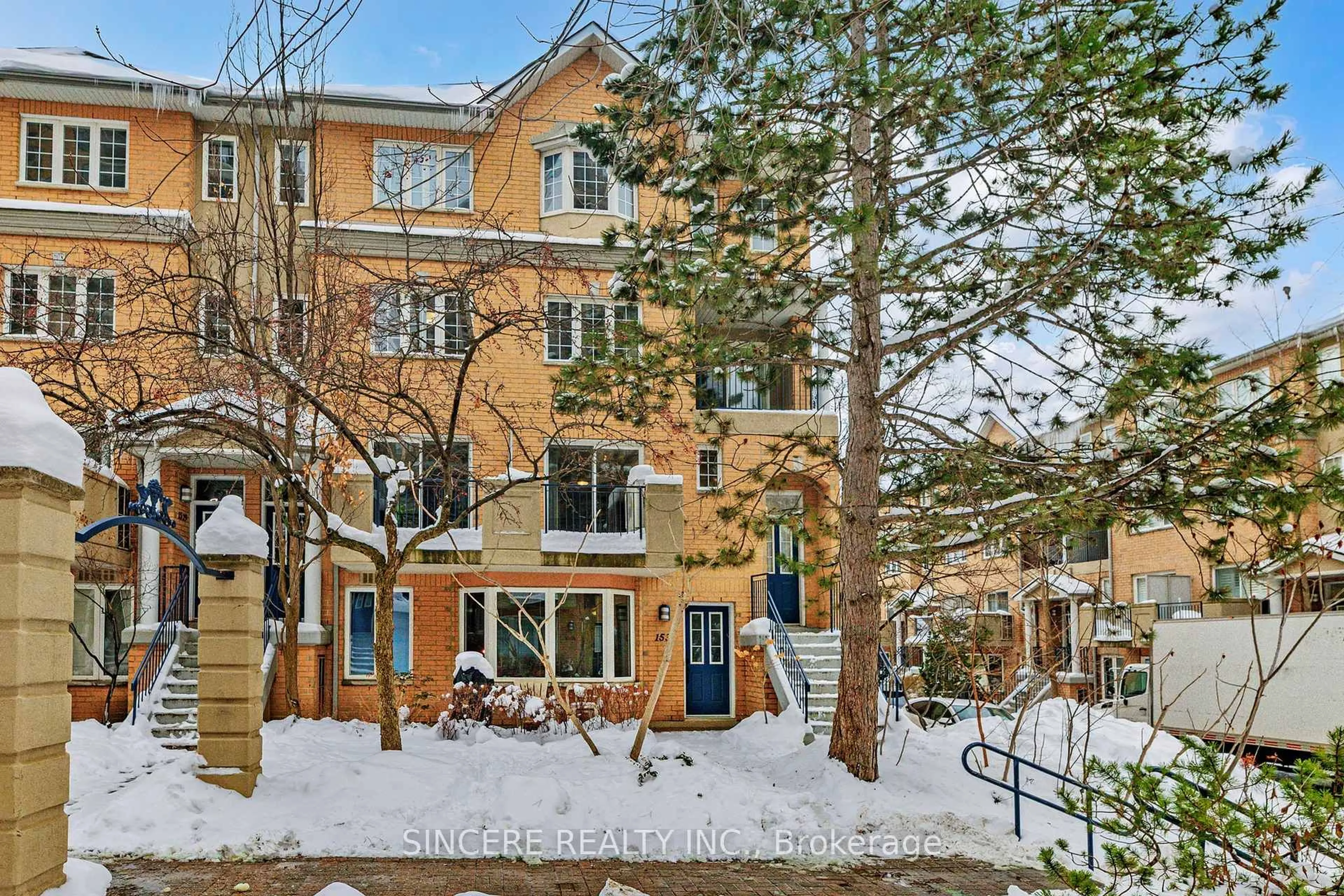 Patio, street for 28 Sommerset Way #1532, Toronto Ontario M2N 6W7