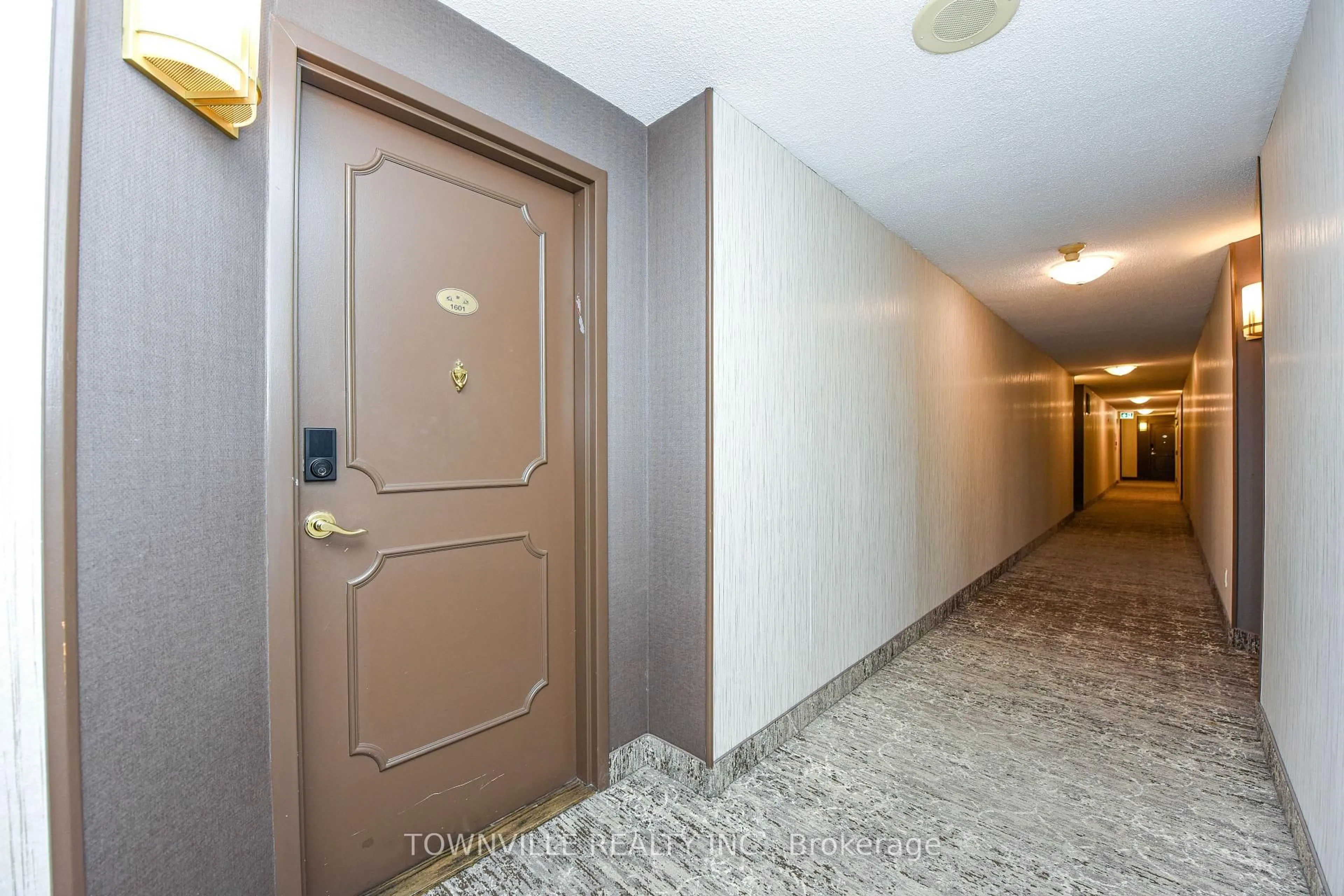 Indoor foyer for 1101 Steeles Ave, Toronto Ontario M2R 3W5