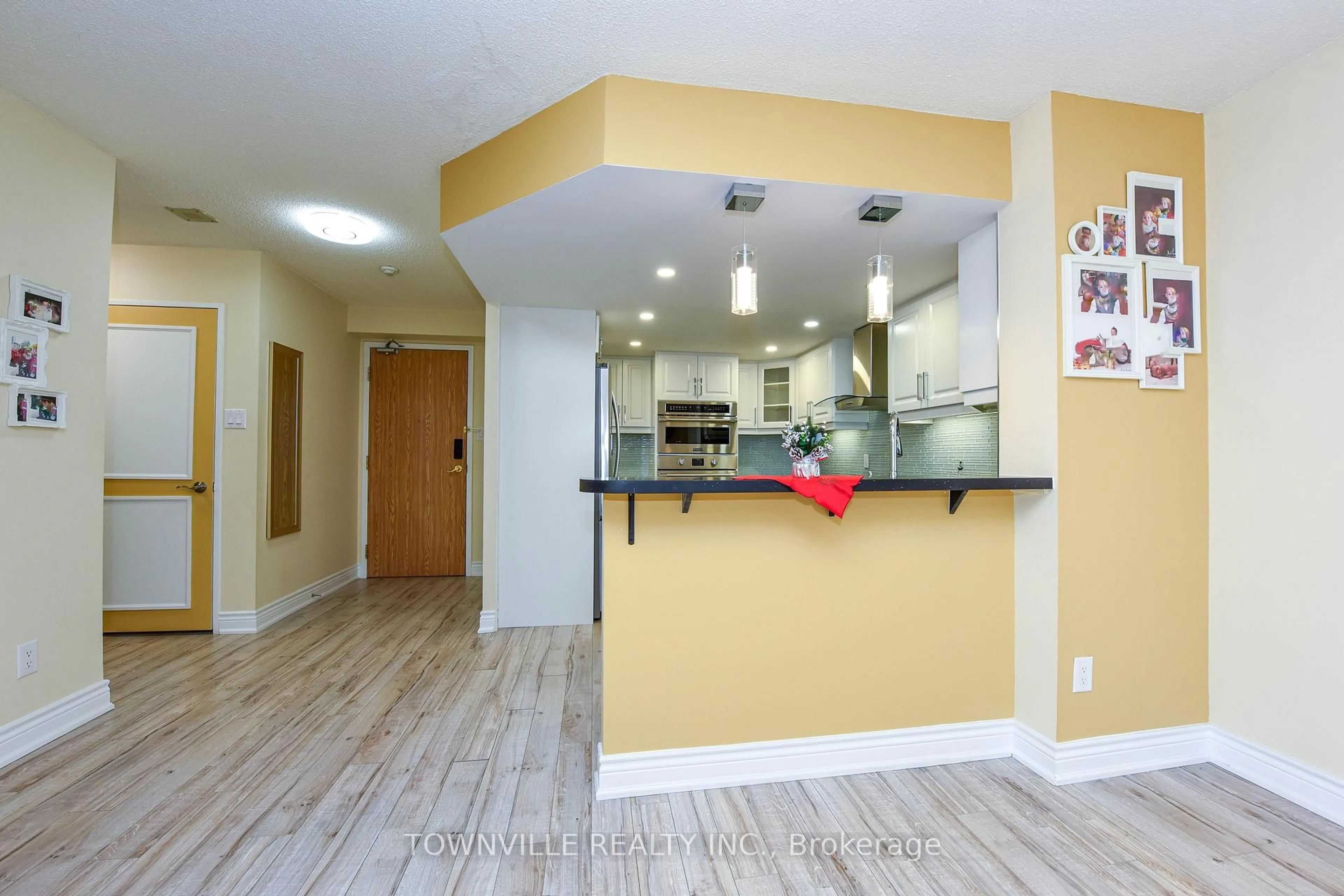 Open concept kitchen, unknown for 1101 Steeles Ave, Toronto Ontario M2R 3W5