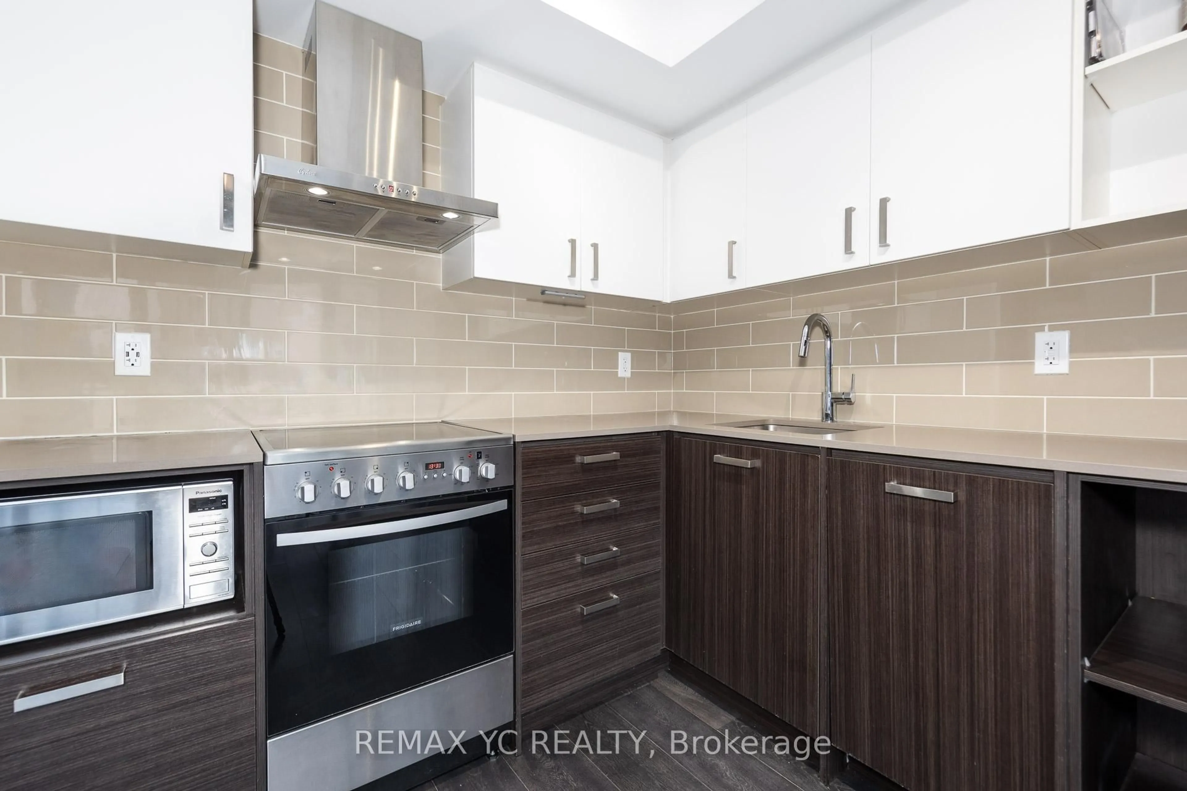 Standard kitchen, unknown for 125 Redpath Ave #713, Toronto Ontario M4S 0B5