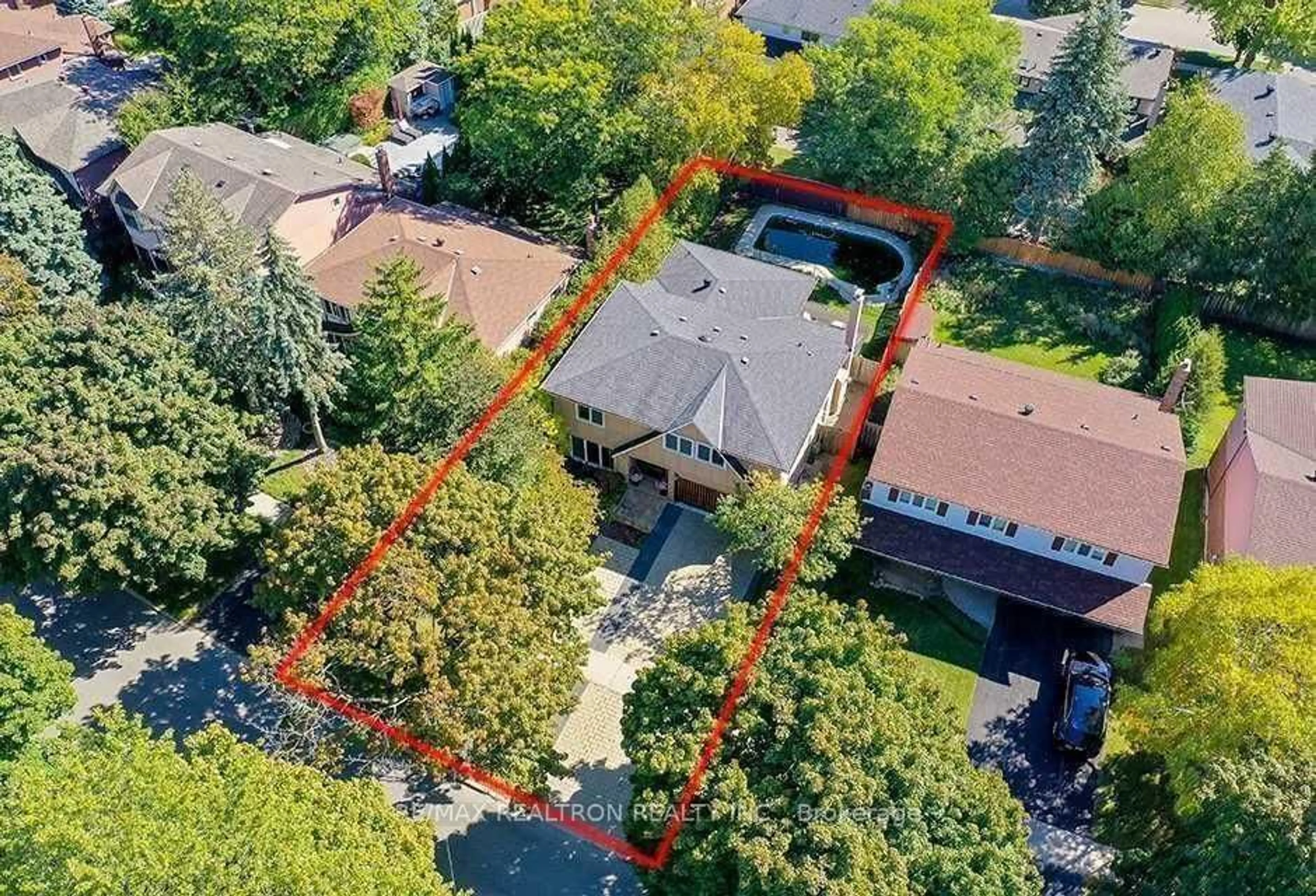 A pic from outside/outdoor area/front of a property/back of a property/a pic from drone, street for 201 Banbury Rd, Toronto Ontario M3B 3C6