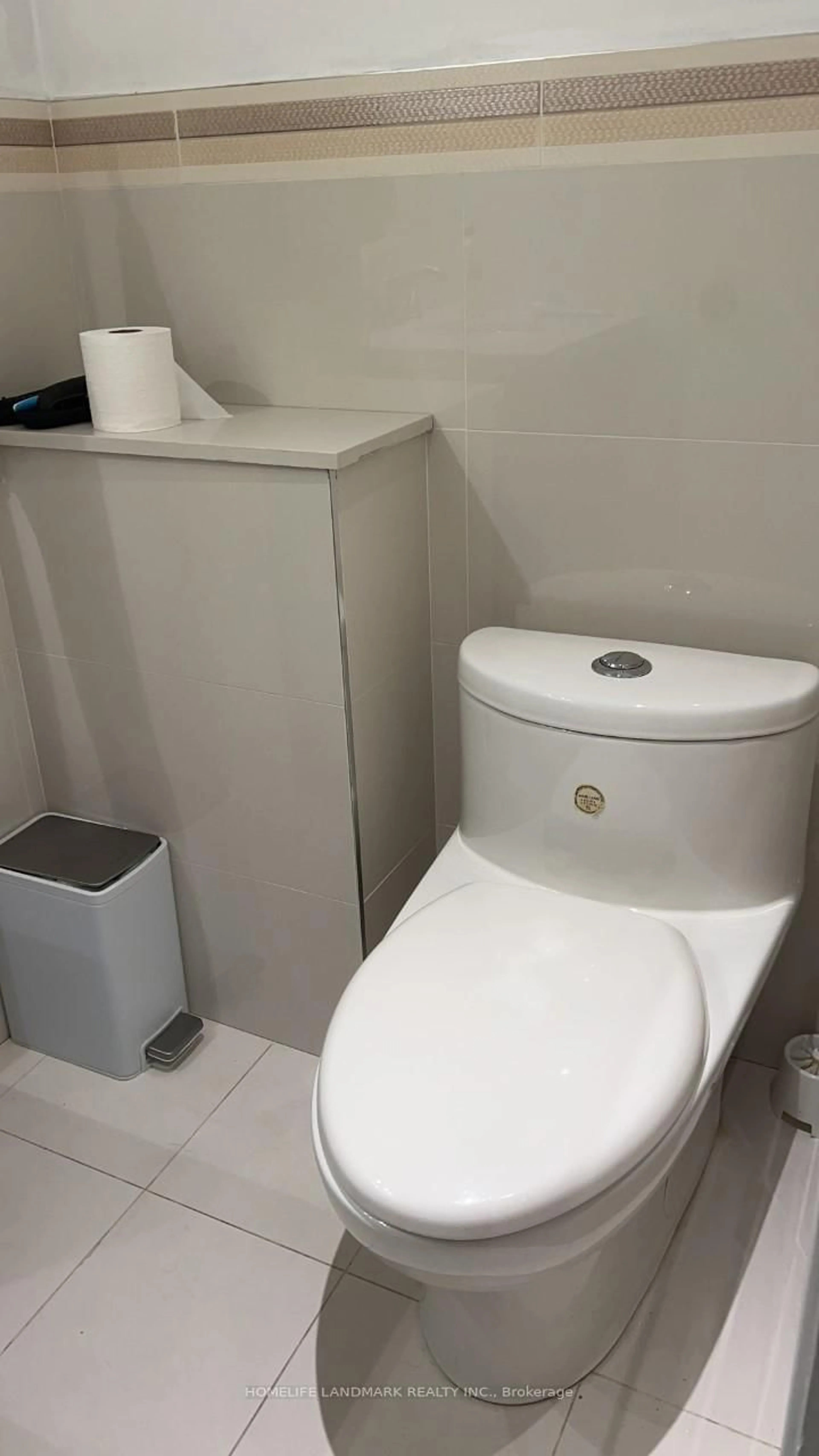 Standard bathroom, floor is not visible for 2 Craigmont Dr, Toronto Ontario M2H 1C5