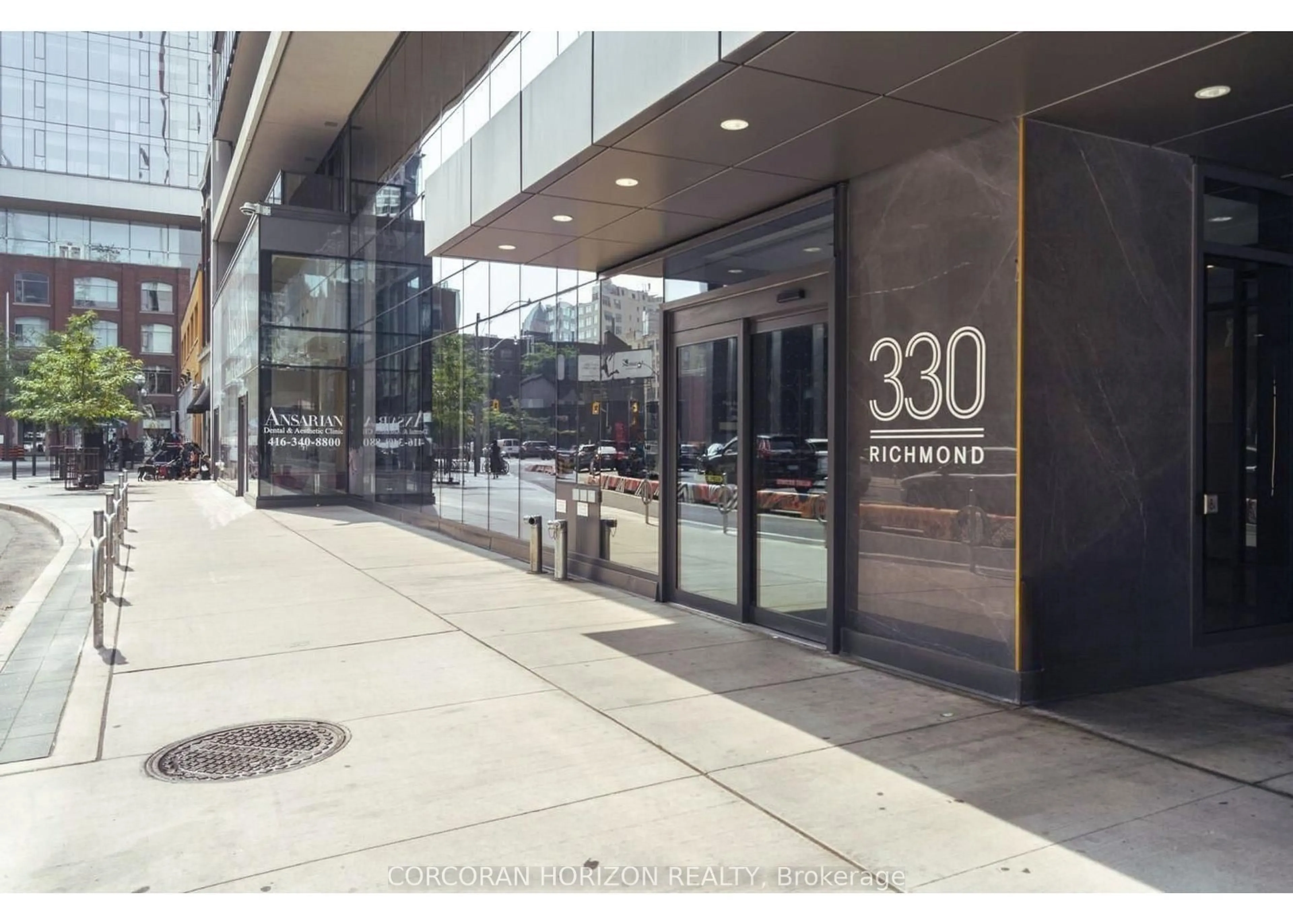 Indoor foyer for 330 Richmond St St #521, Toronto Ontario M5V 0M4