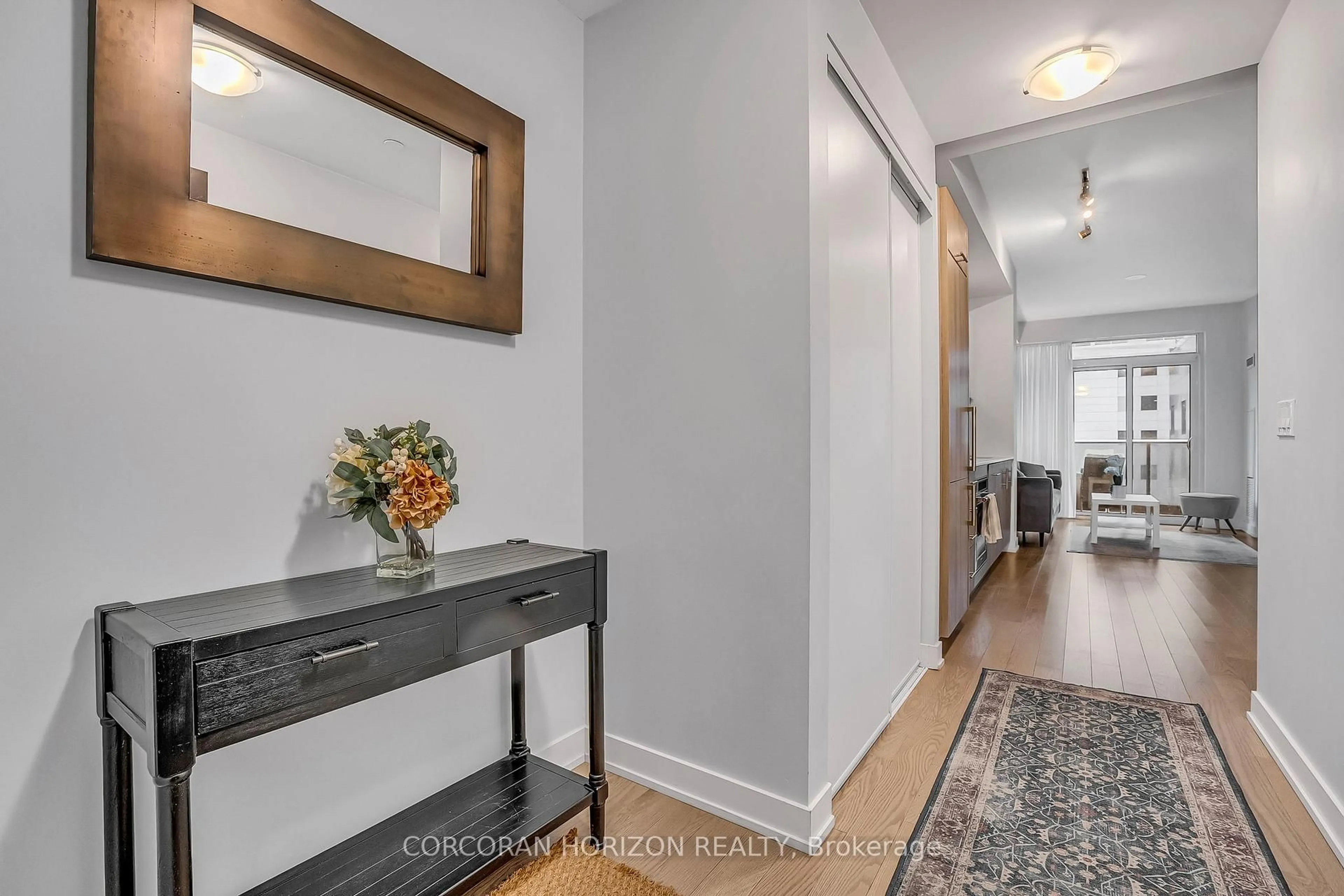 Indoor entryway for 330 Richmond St St #521, Toronto Ontario M5V 0M4