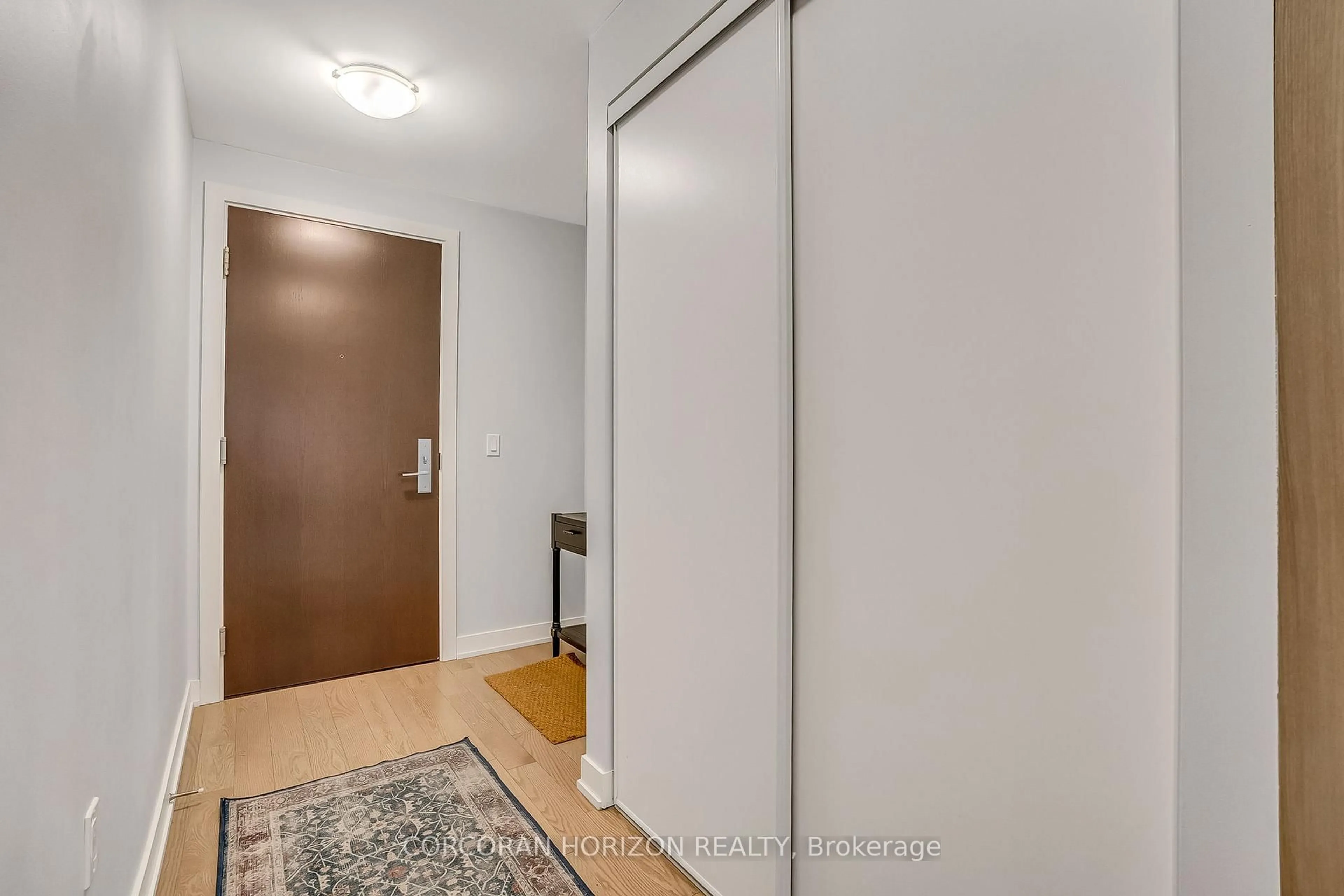 Indoor entryway for 330 Richmond St St #521, Toronto Ontario M5V 0M4