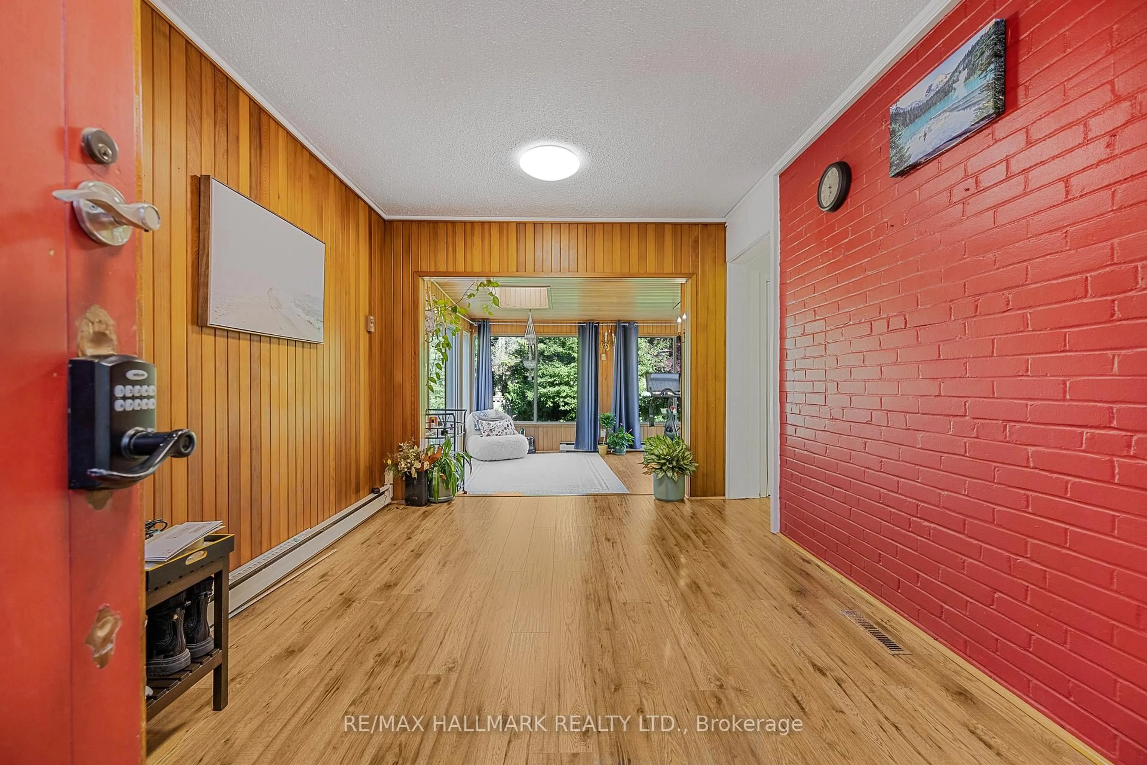 Indoor foyer for 80 Berkinshaw Cres, Toronto Ontario M3B 2T2