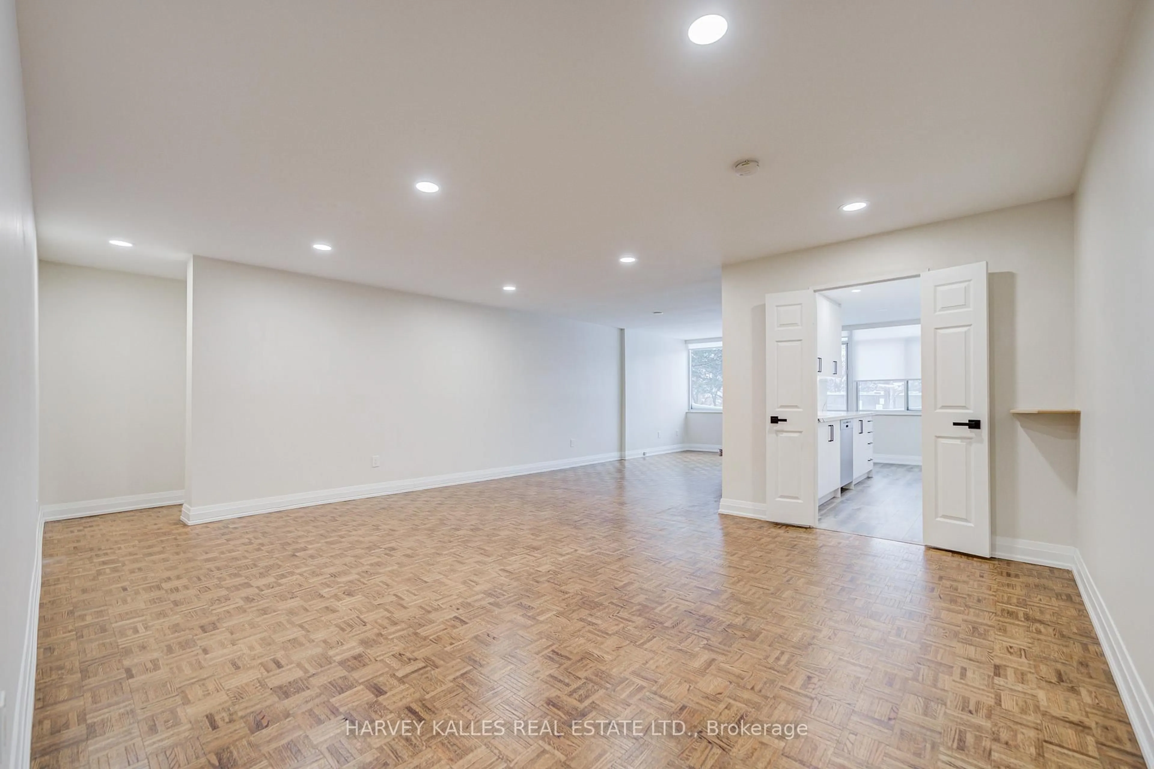 A pic of a room for 3000 Bathurst St #109, Toronto Ontario M6B 3B4