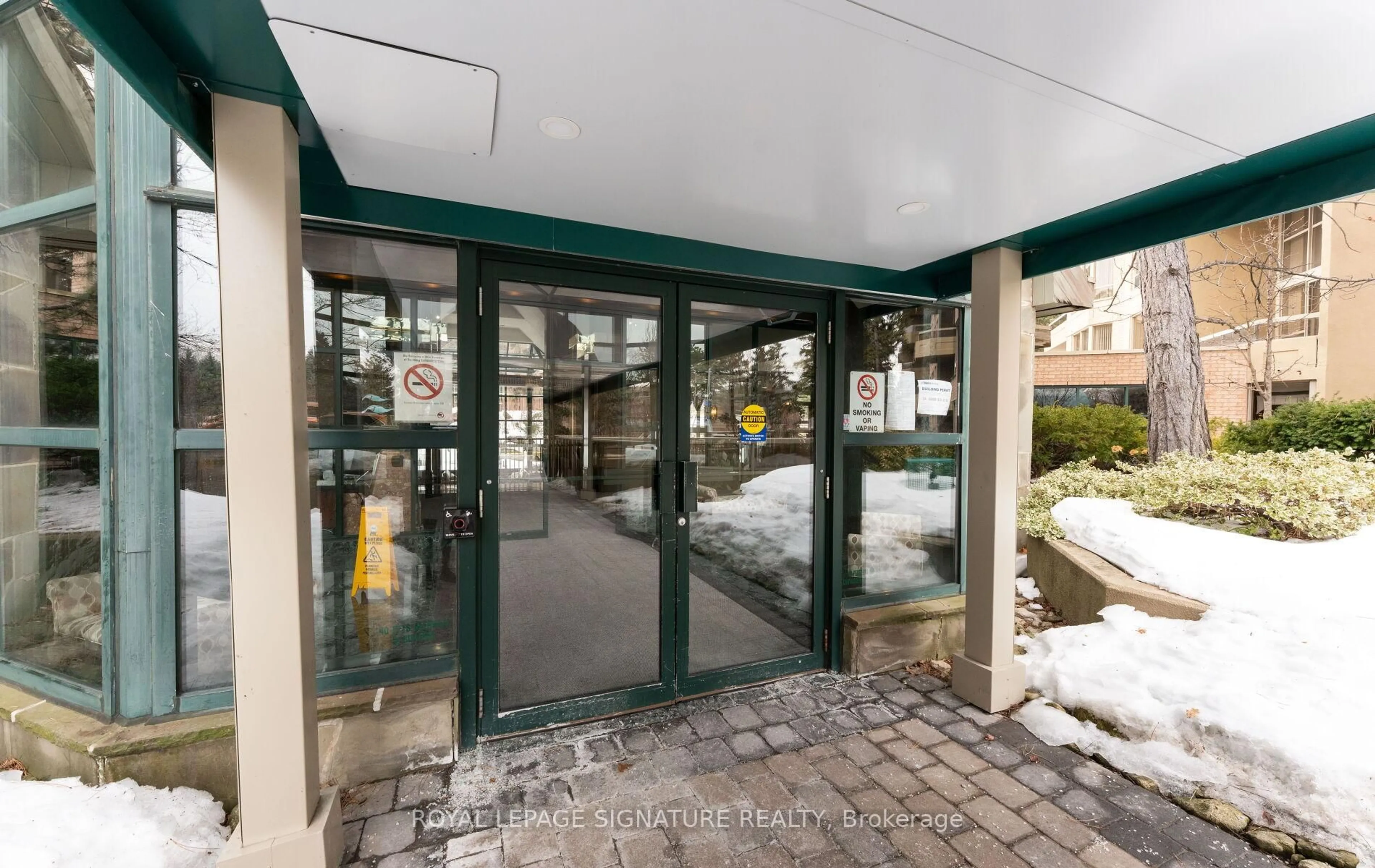 Indoor foyer for 1200 Don Mills Rd #315, Toronto Ontario M3B 3N8