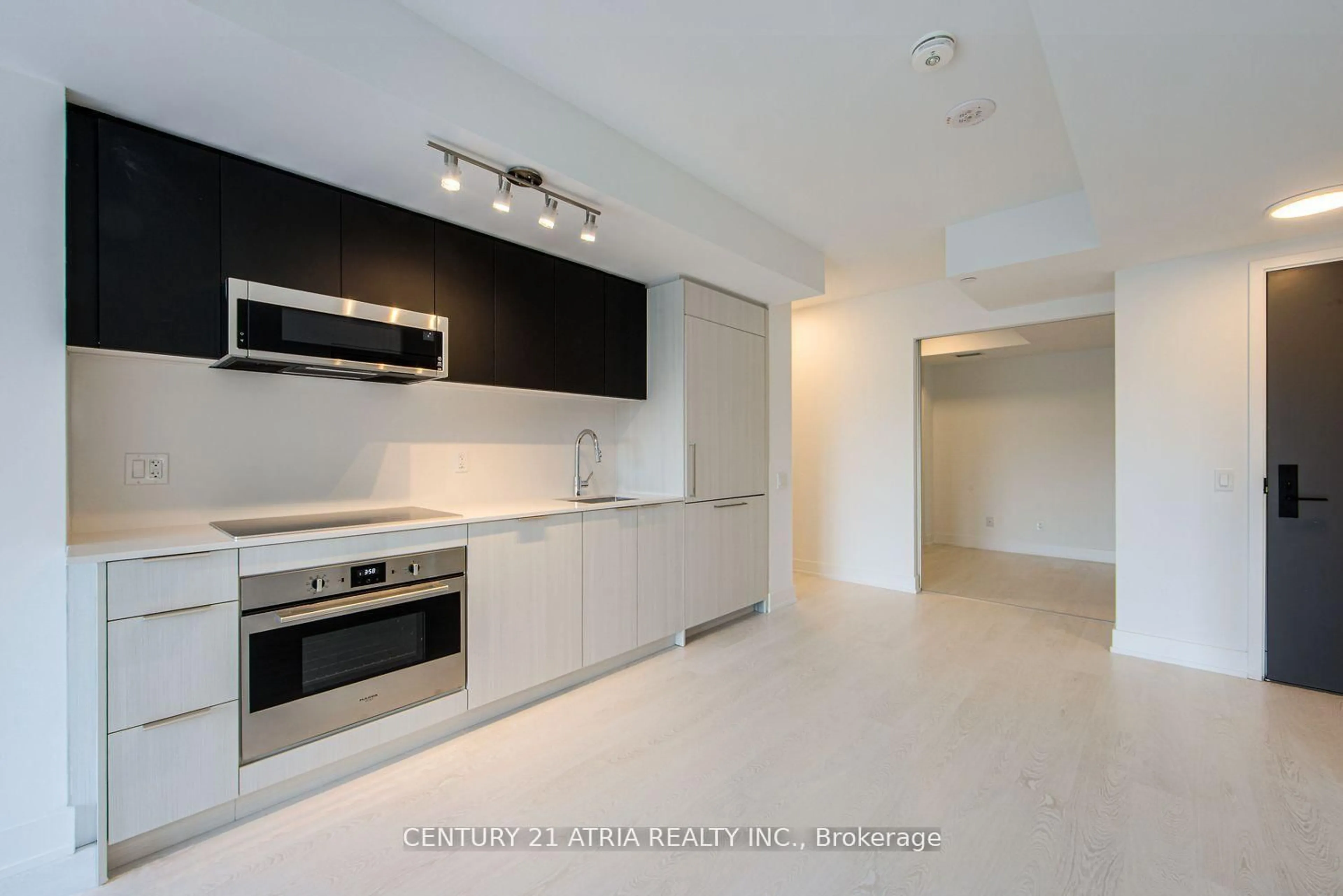 Standard kitchen, ceramic/tile floor for 308 Jarvis St #511, Toronto Ontario M5B 0E3