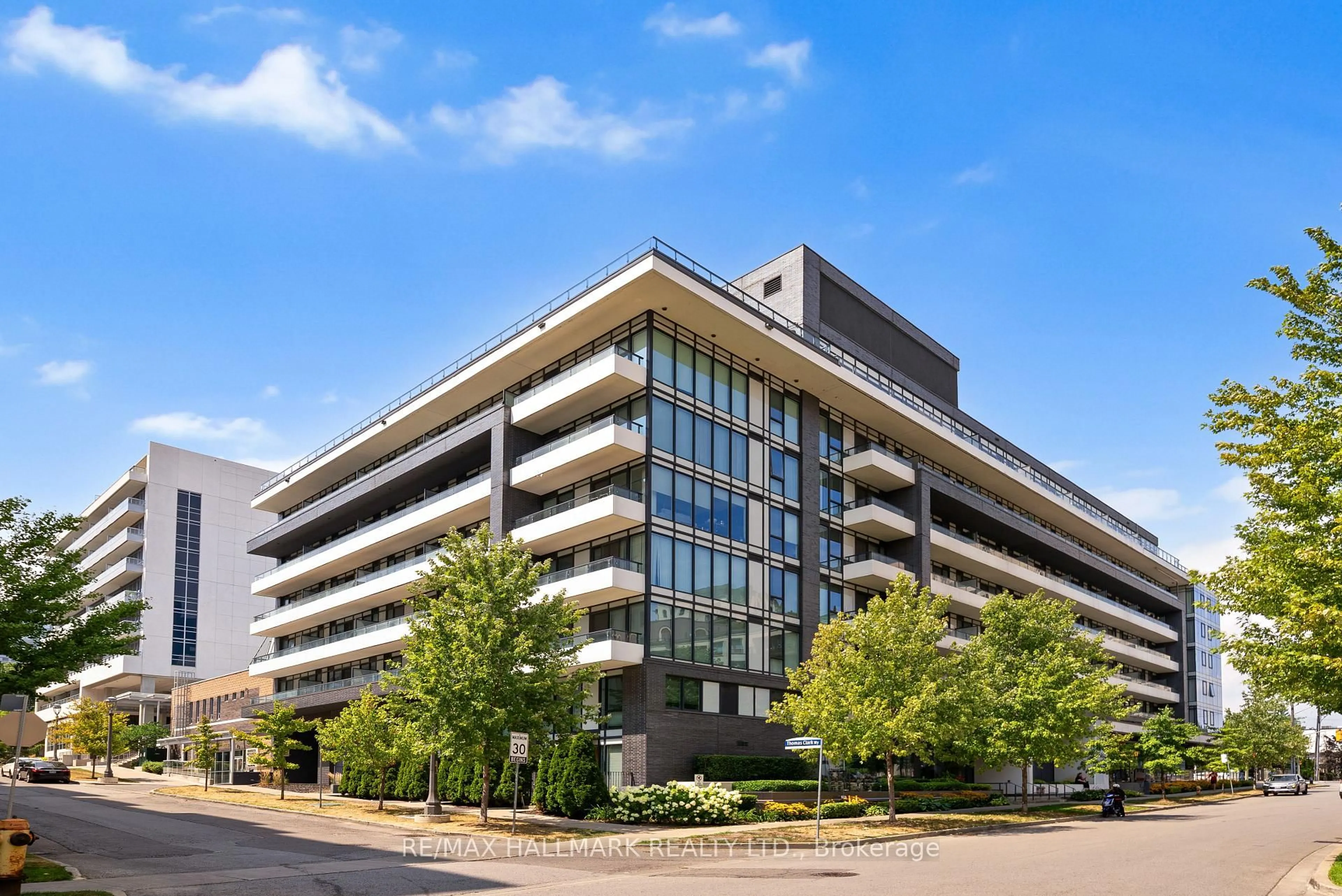 Indoor foyer for 18 Rean Dr #TH3, Toronto Ontario M2K 0C7