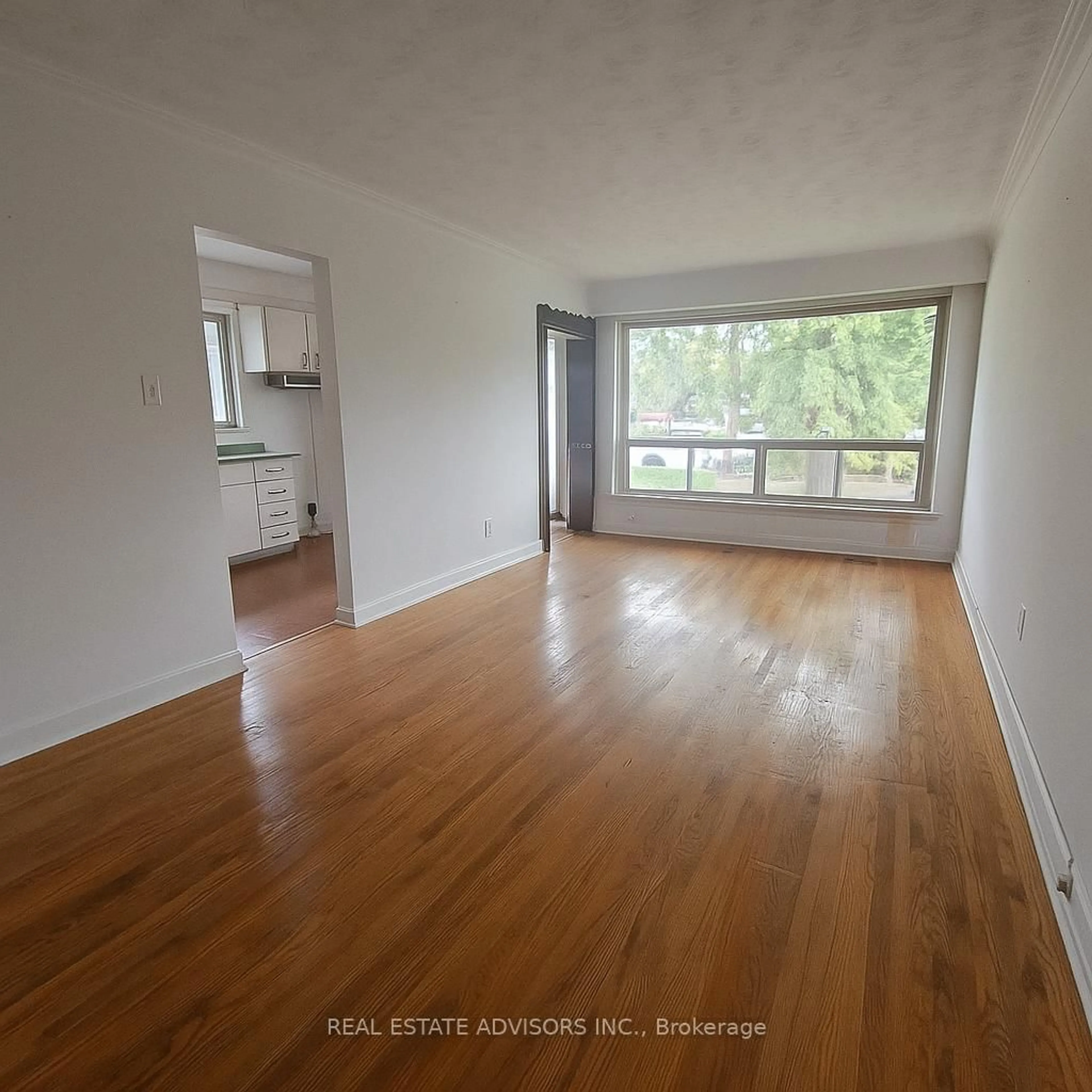 A pic of a room for 8 Virgilwood Dr, Toronto Ontario M2R 2B1