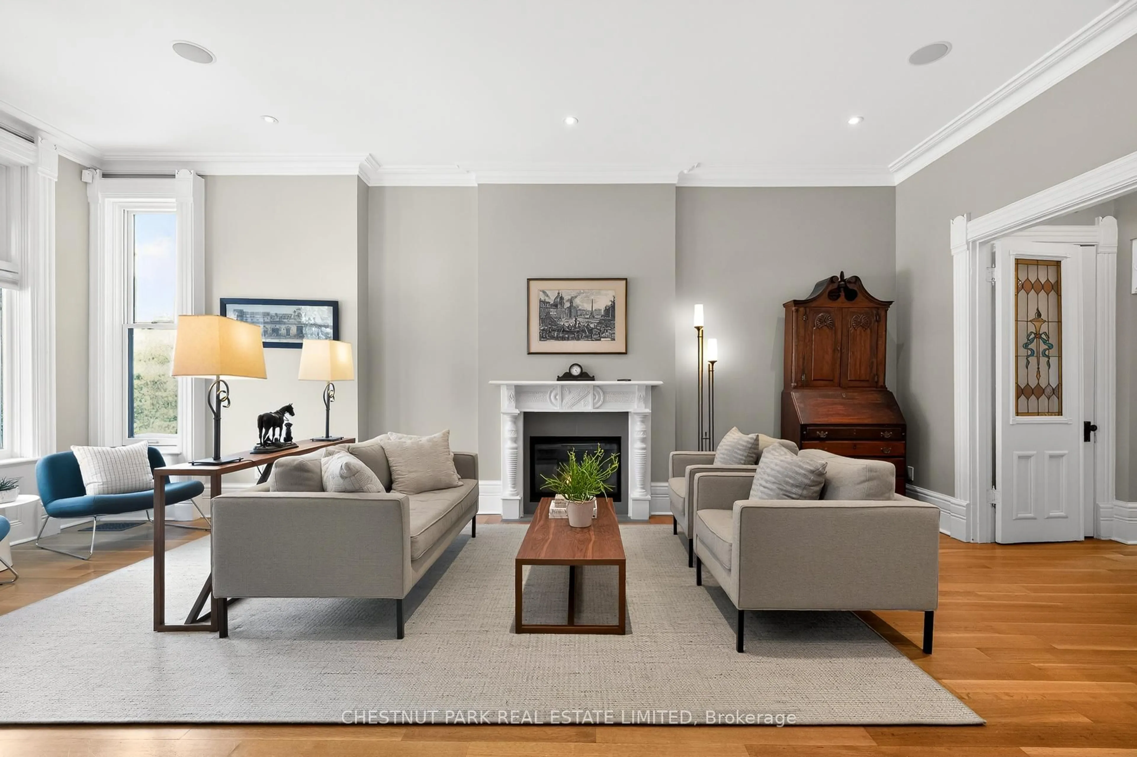 Living room with furniture, unknown for 77 Borden St, Toronto Ontario M5S 2M8