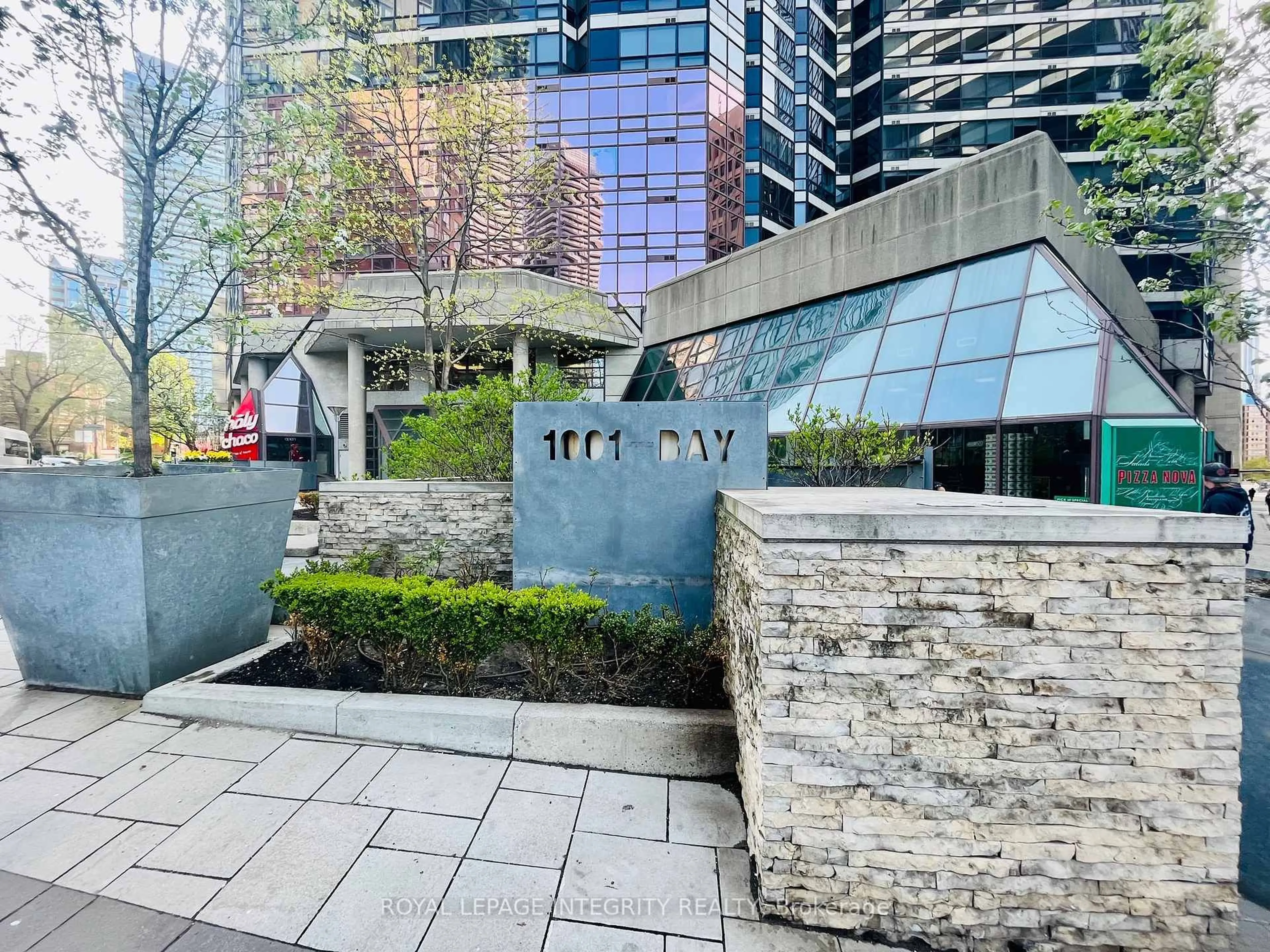 Unknown for 1001 Bay St #406, Toronto Ontario M5S 3A6