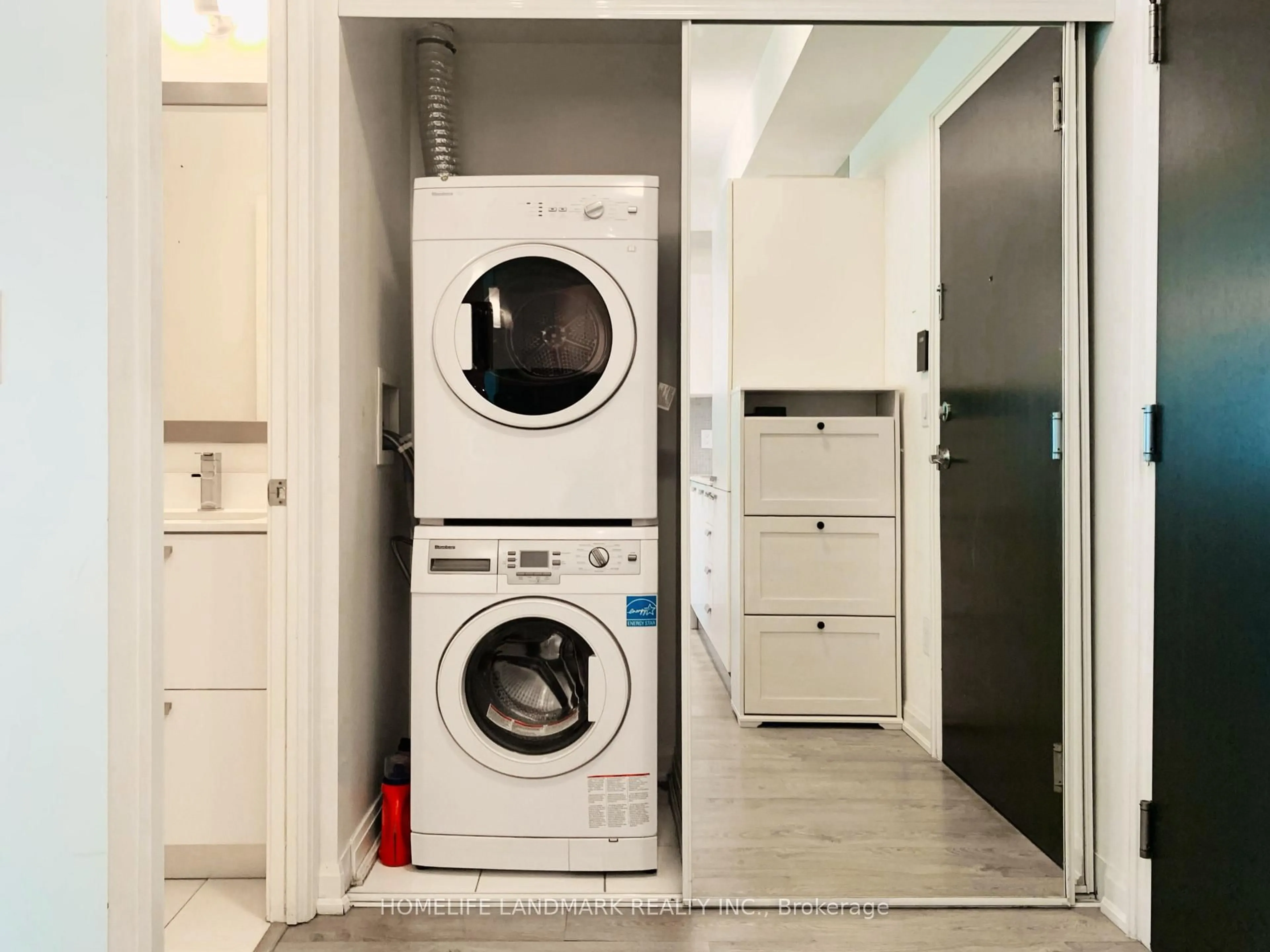 Laundry room for 11 Bogert Ave #2101, Toronto Ontario M2N 0H4