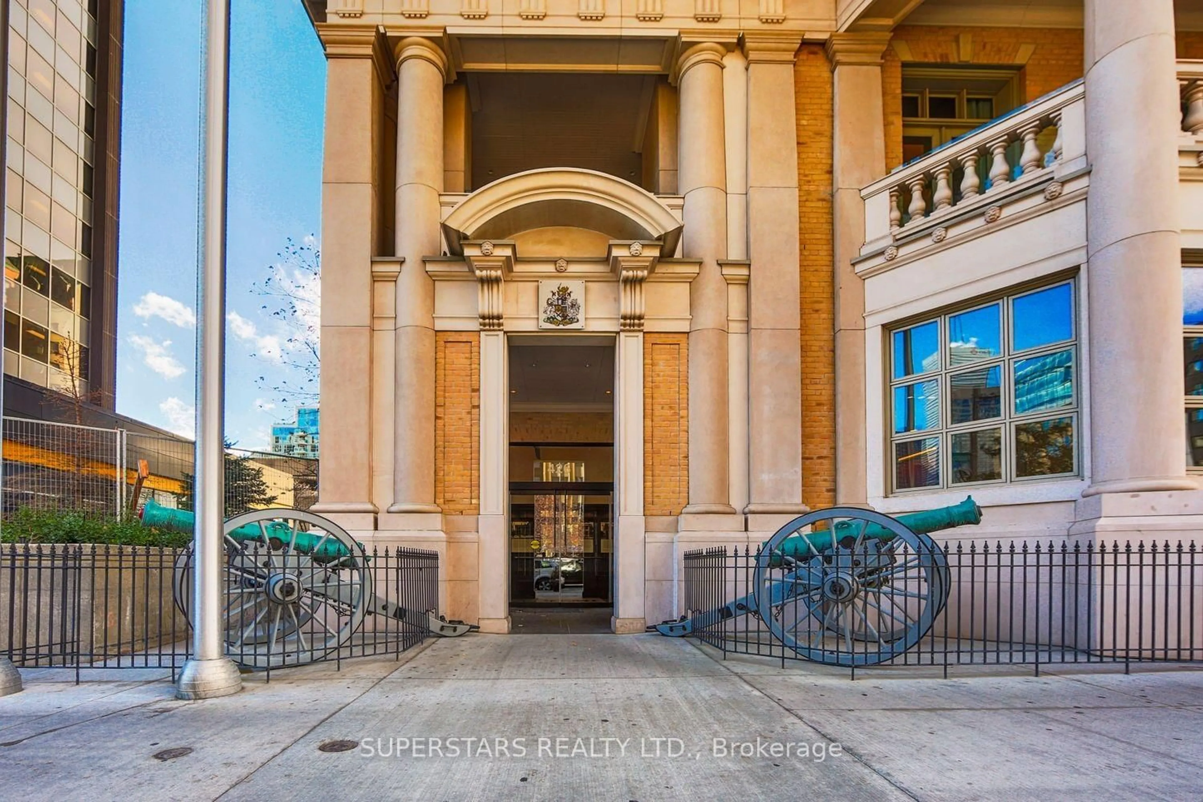 Indoor foyer for 426 University Ave #3606, Toronto Ontario M5G 1S9