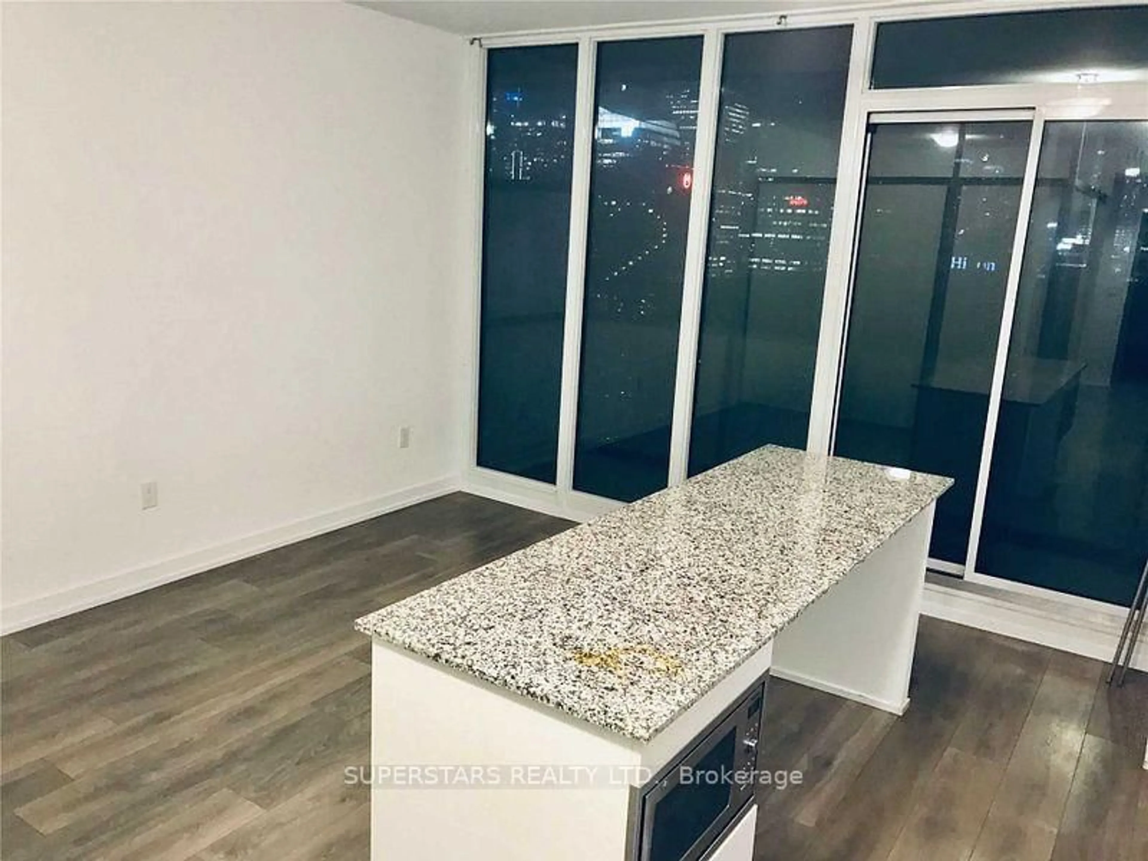 A pic of a room for 426 University Ave #3606, Toronto Ontario M5G 1S9