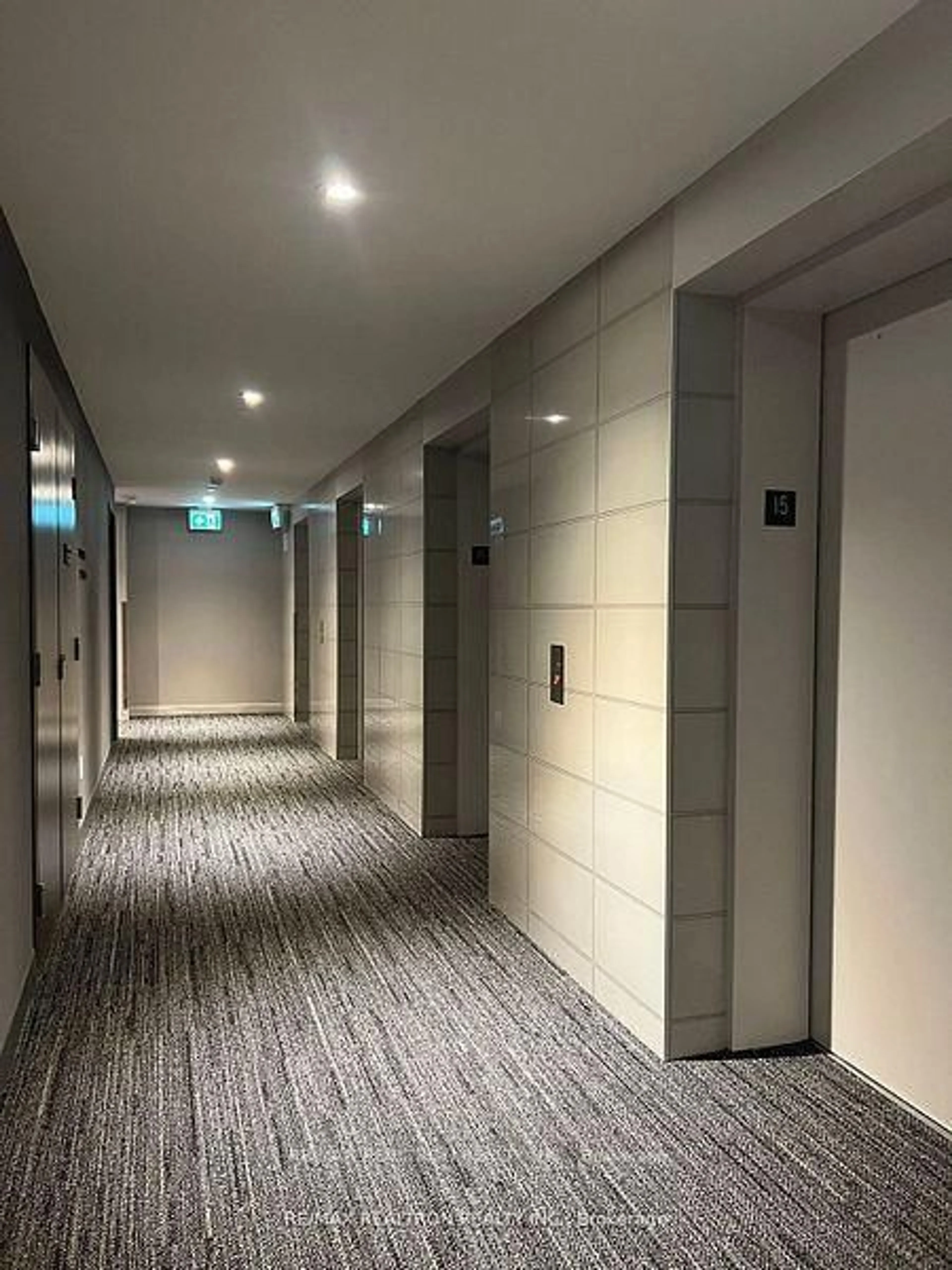 Indoor foyer for 357 King St #1504, Toronto Ontario M5V 0S7