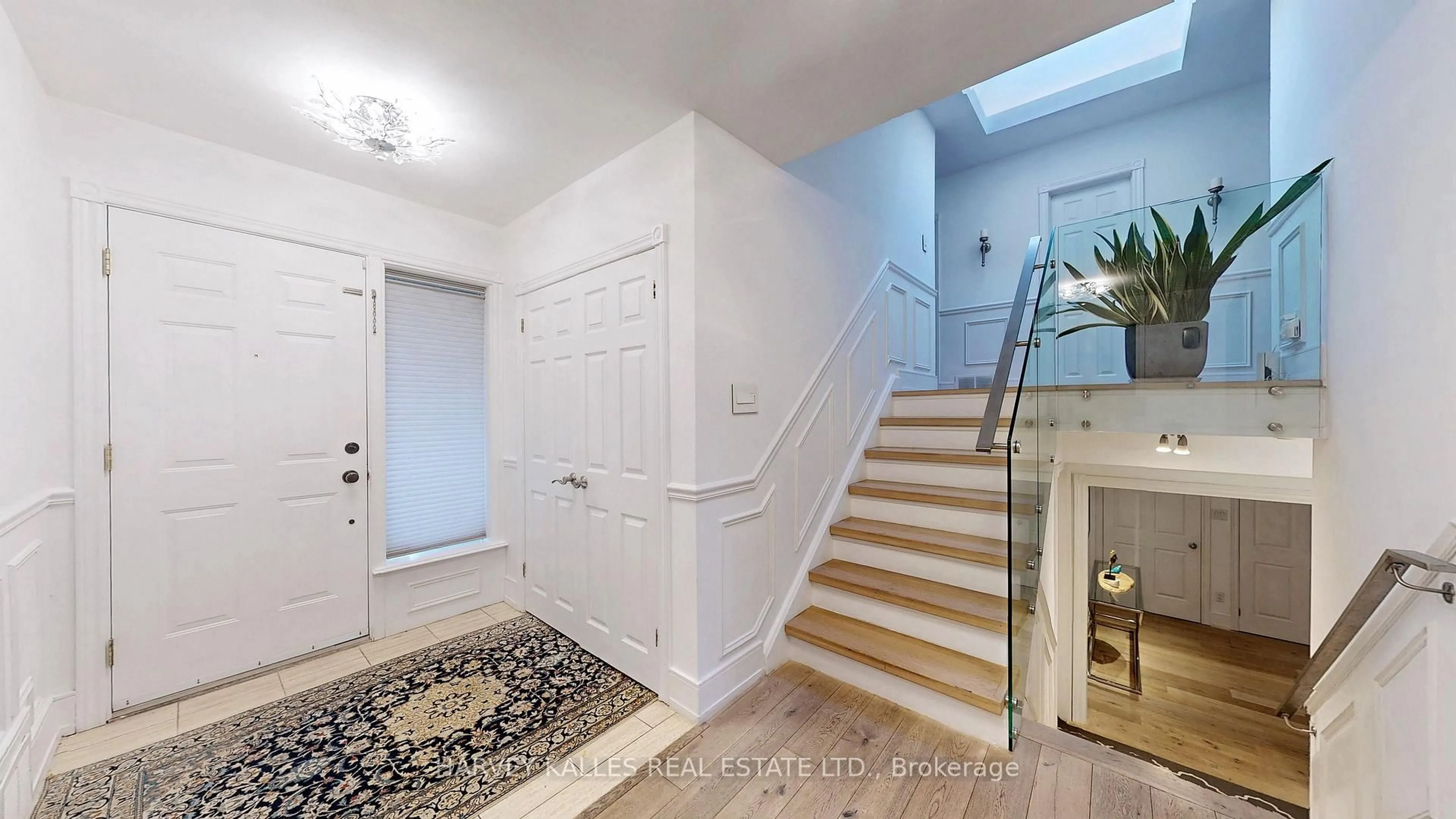 Indoor entryway for 7 Hawksbury Dr, Toronto Ontario M2K 1M2